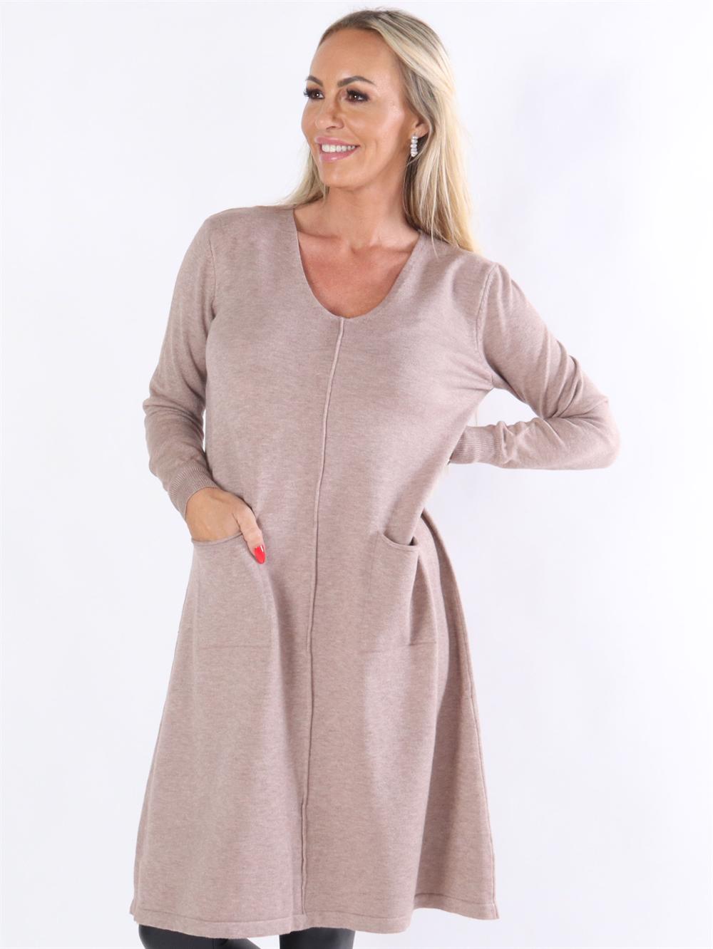 Sascha - Lång mjuk stickad klänning med fickor