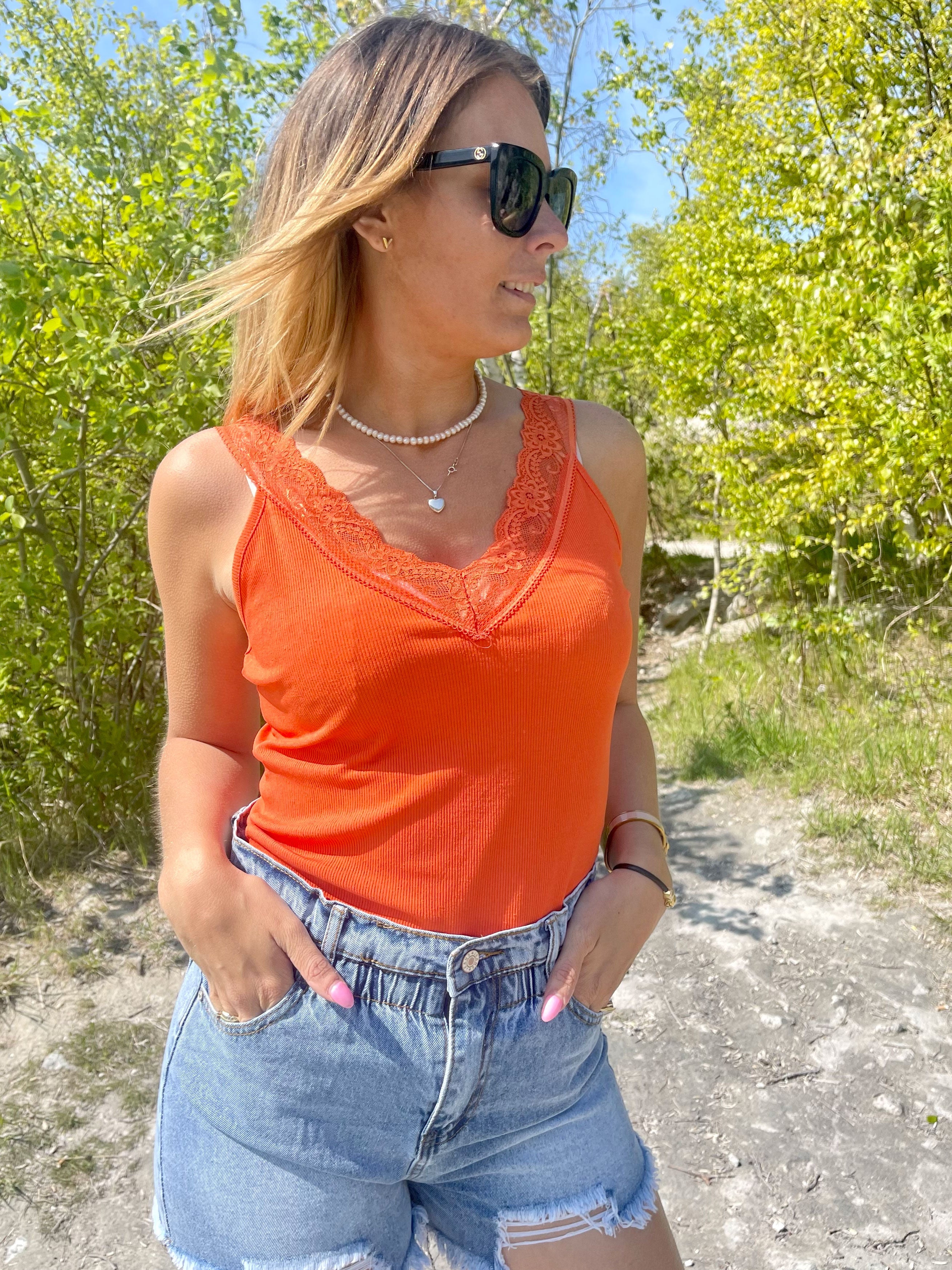 Scarlett - Rippad topp med spets