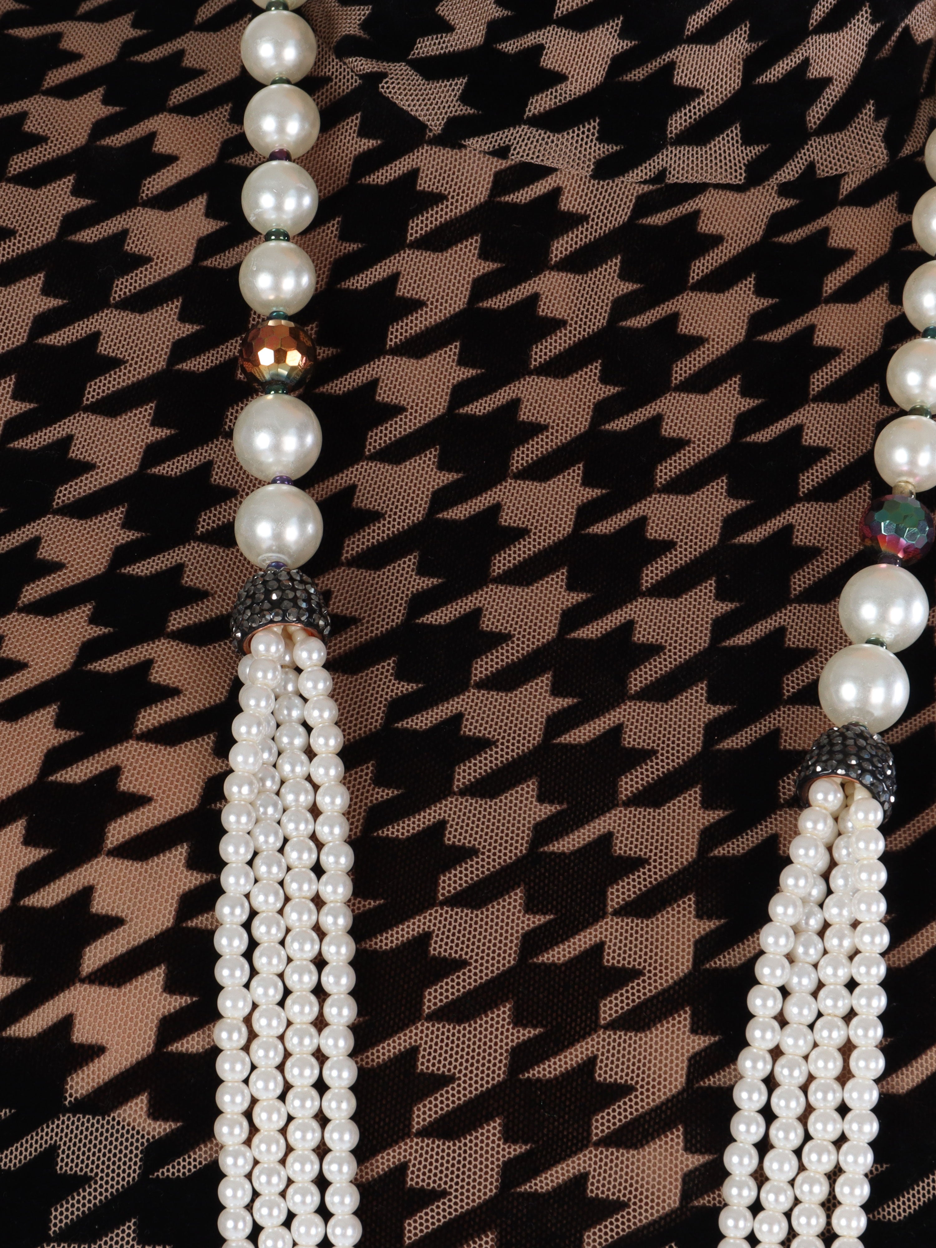 Selly - Vit kedja med små och stora pärlor