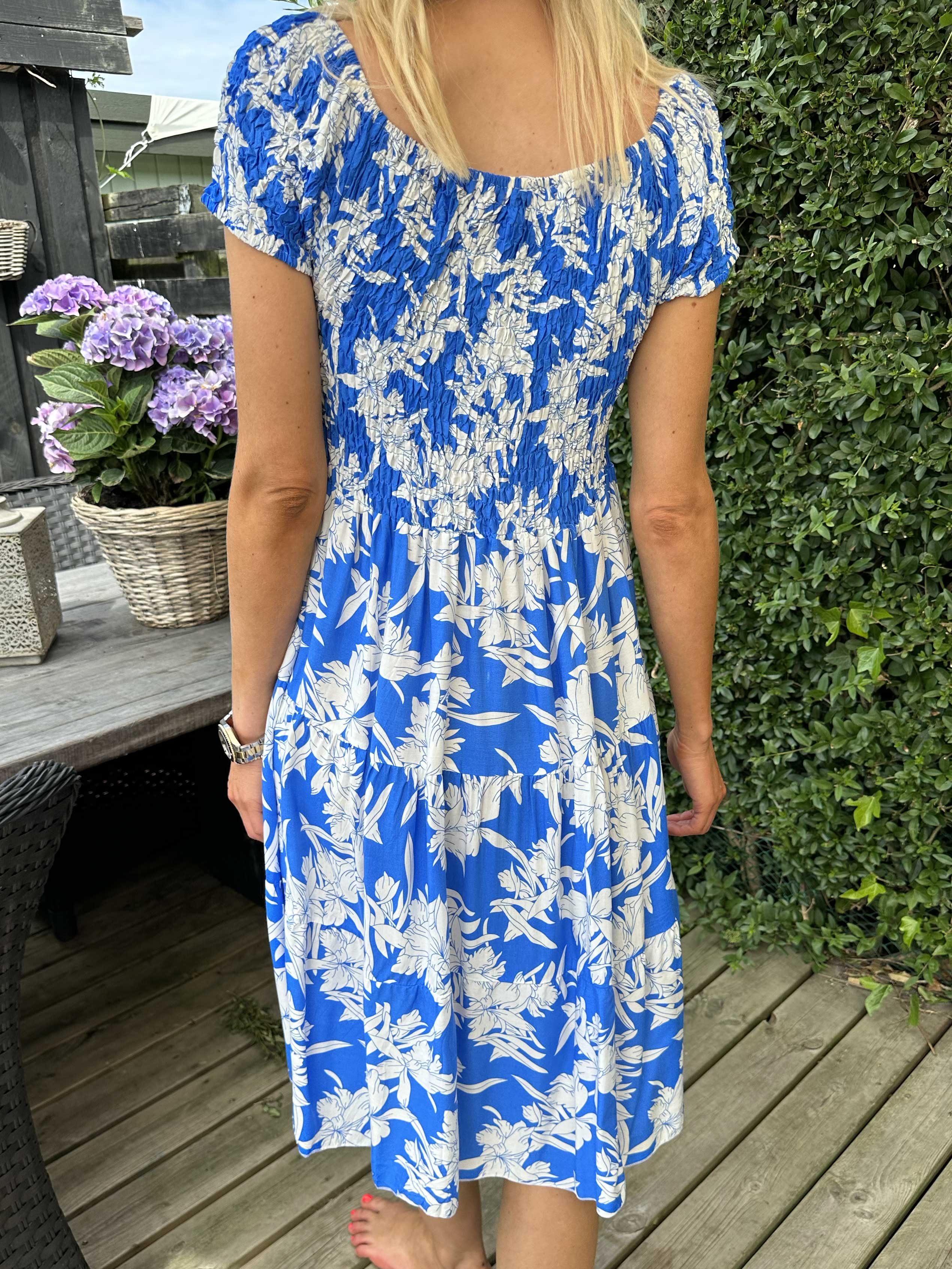 Shannon - Söt klänning med blommönster och smockad byst - Blue