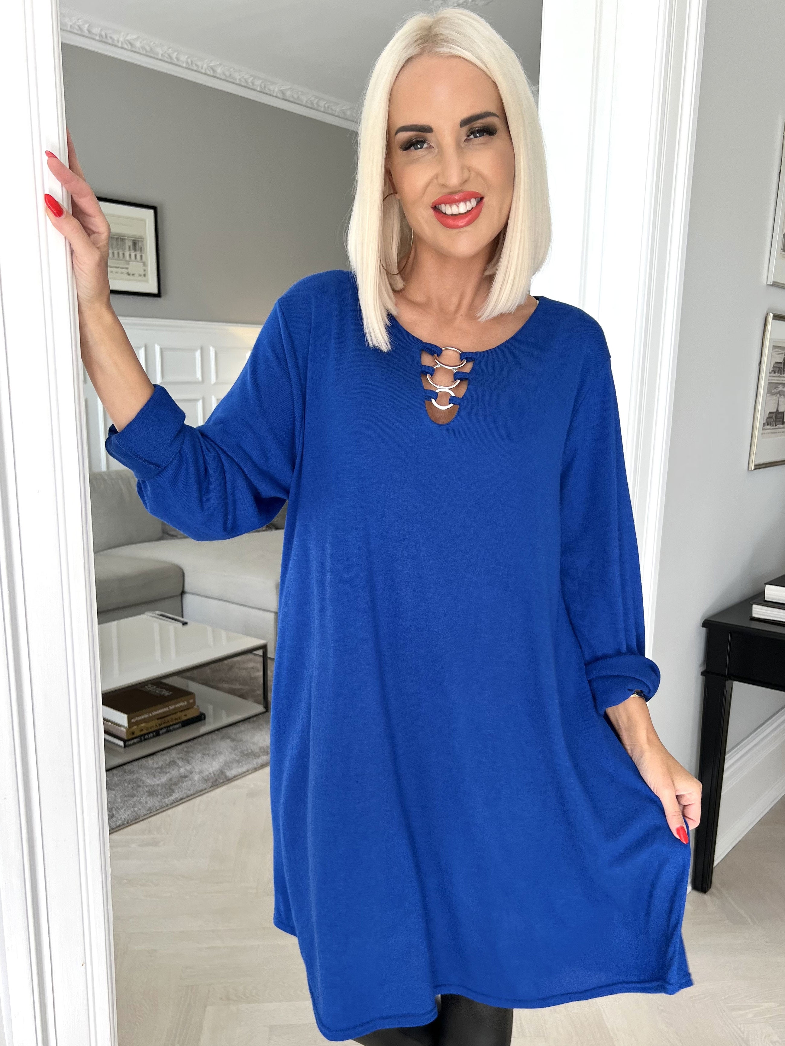 Sidsel - Härlig mjuk klänning med silverringar framtill - Petroleum