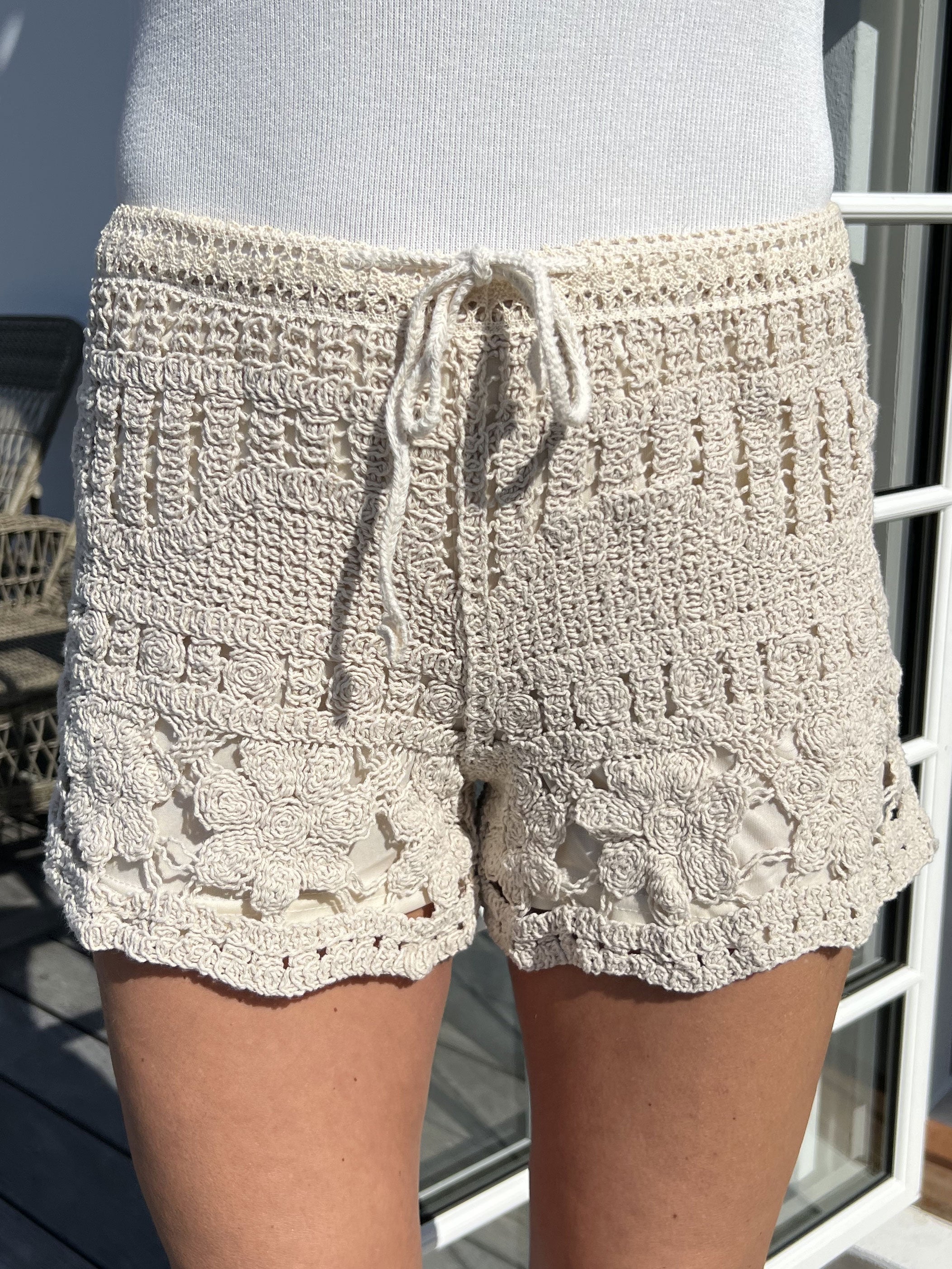 Siena - Söta virkade shorts med resår i midjan - Black