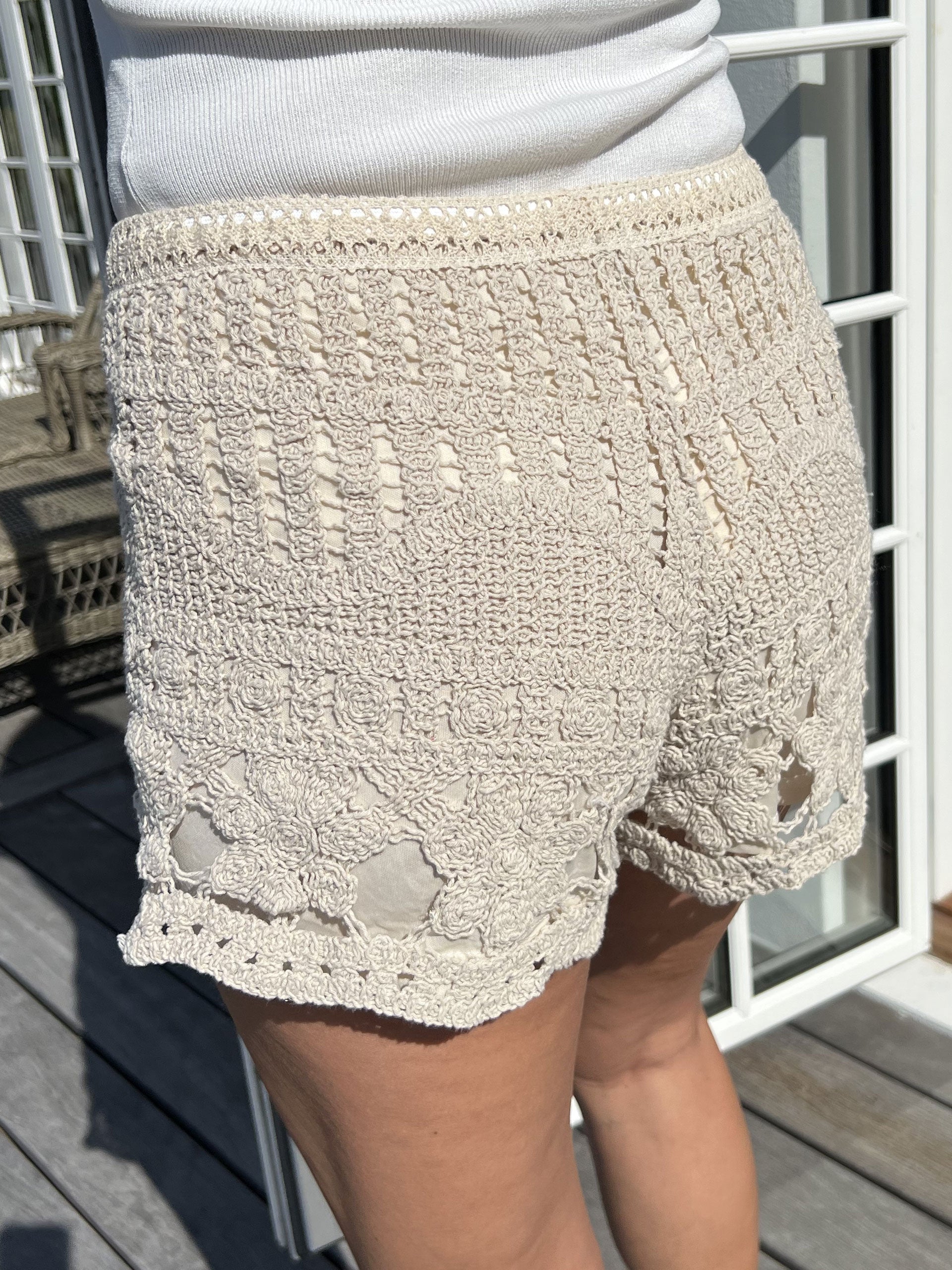 Siena - Söta virkade shorts med resår i midjan - White