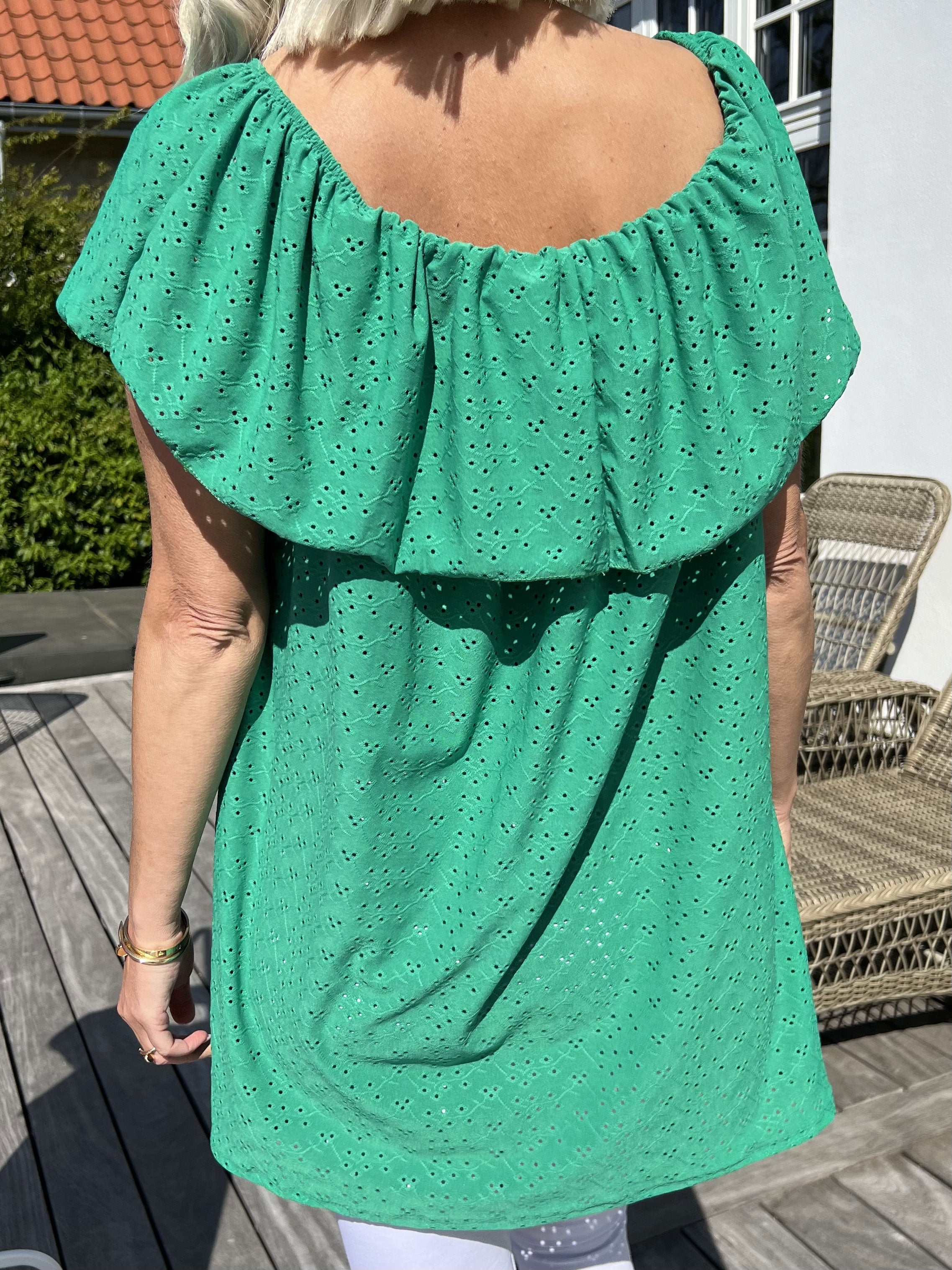 Sienna - Söt tunika med resår och broderi anglaise - Green