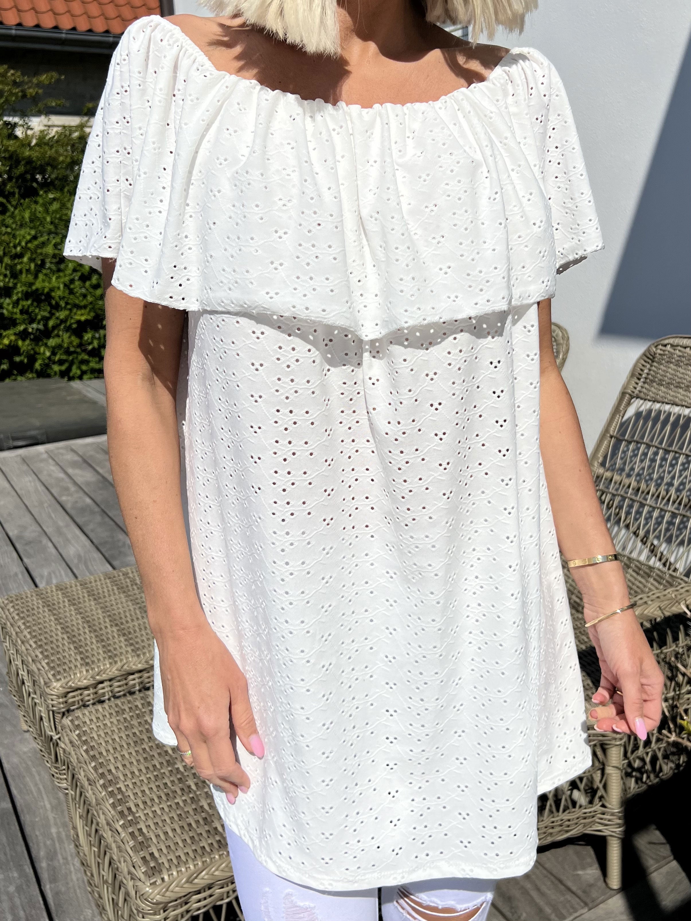 Sienna - Söt tunika med resår och broderi anglaise