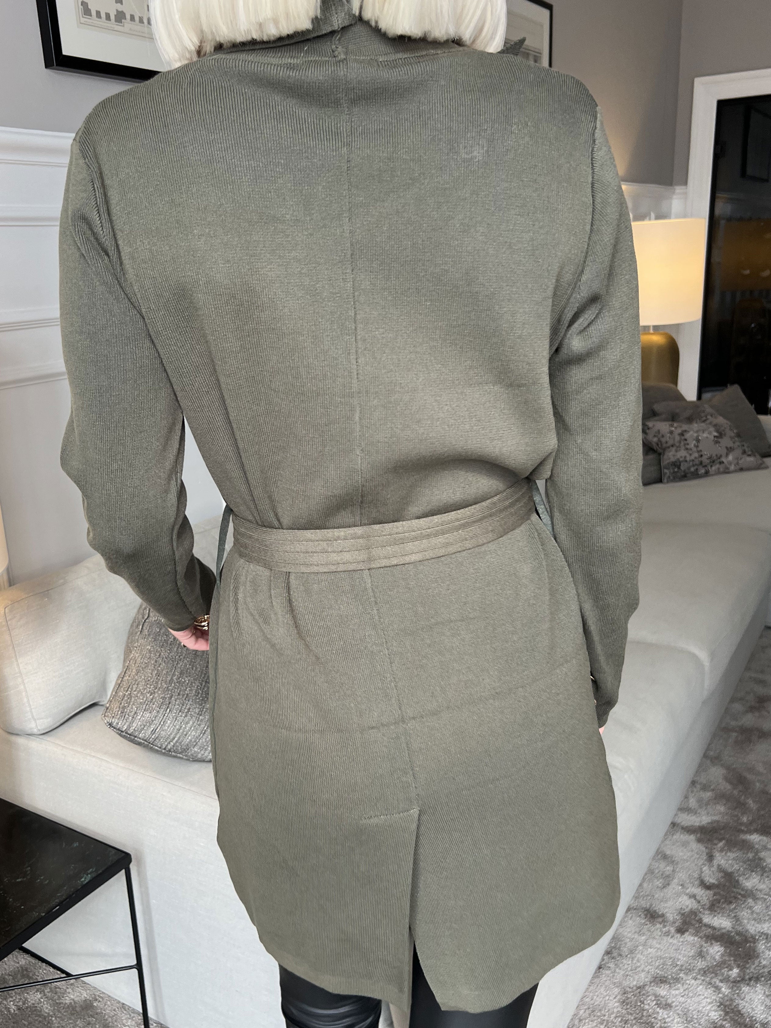 Silvia - Härlig kofta med knytband