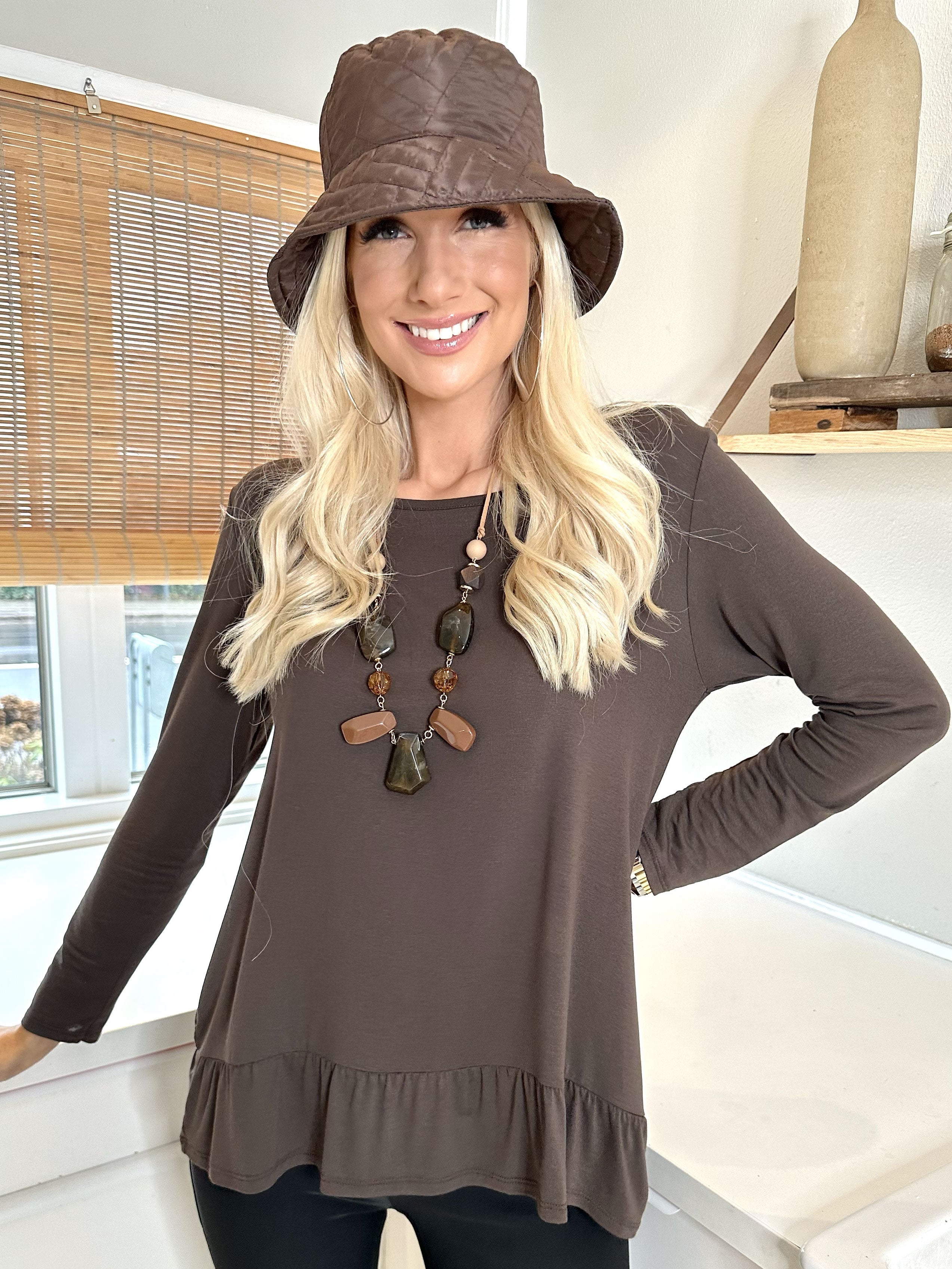 Sina - Mjuk basblus med volangkant