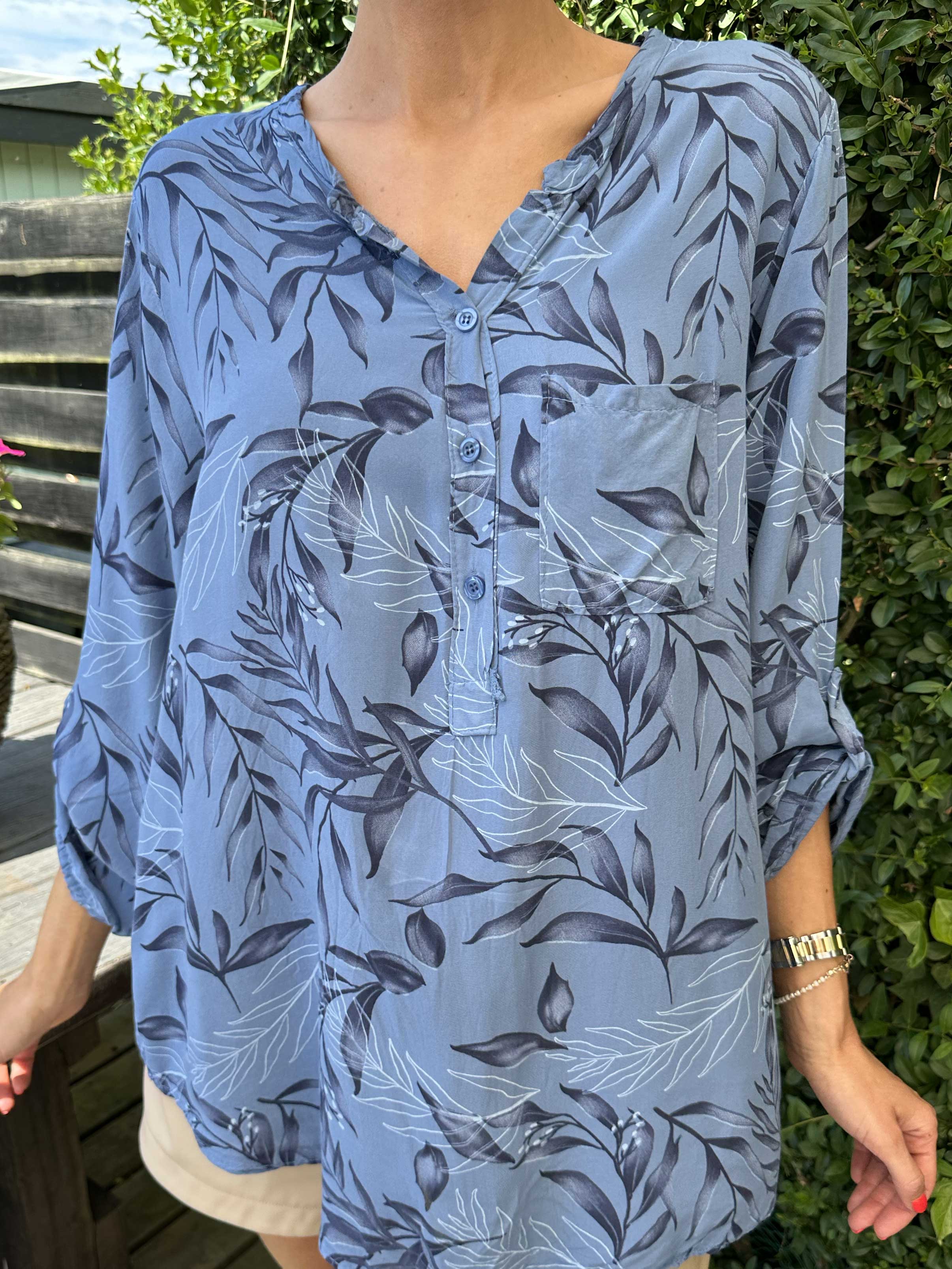 Sne - Skjorta i fin bomull med bladmotiv