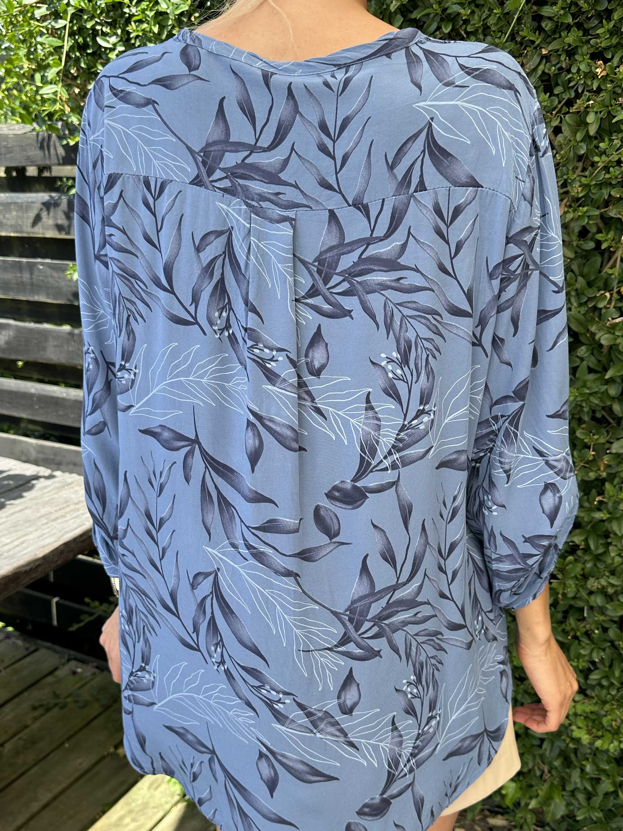 Sne - Skjorta i fin bomull med bladmotiv