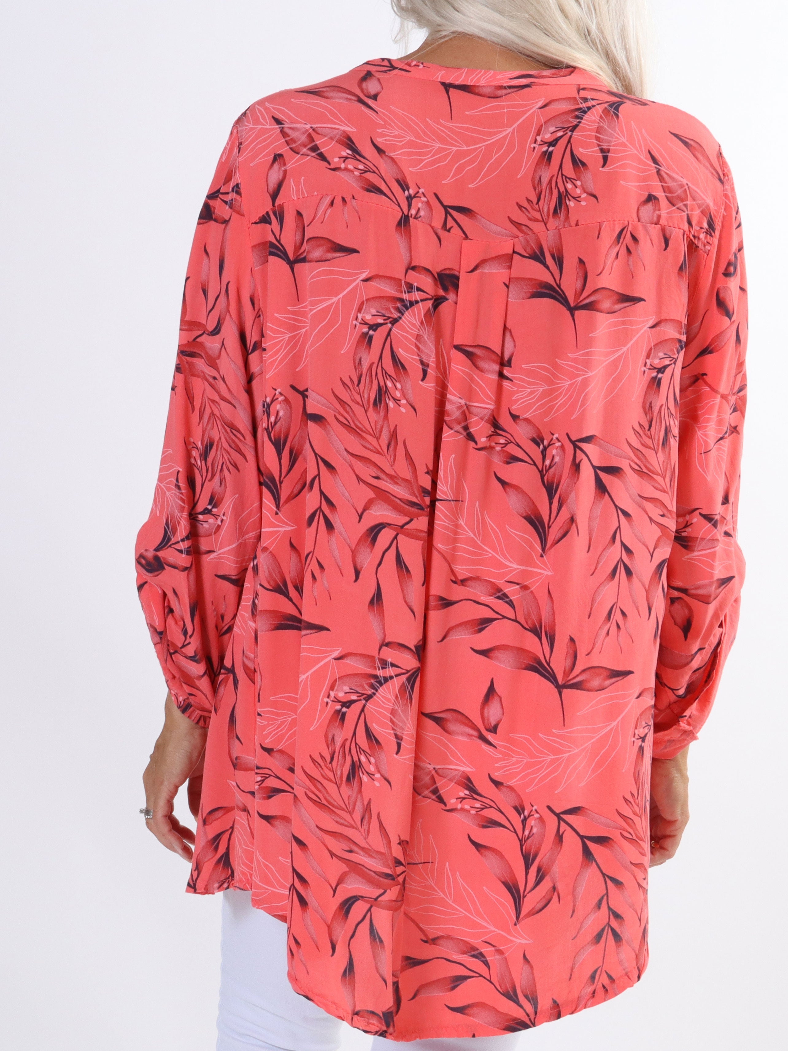 Sne - Fin bomullsskjorta i plus size med bladmotiv