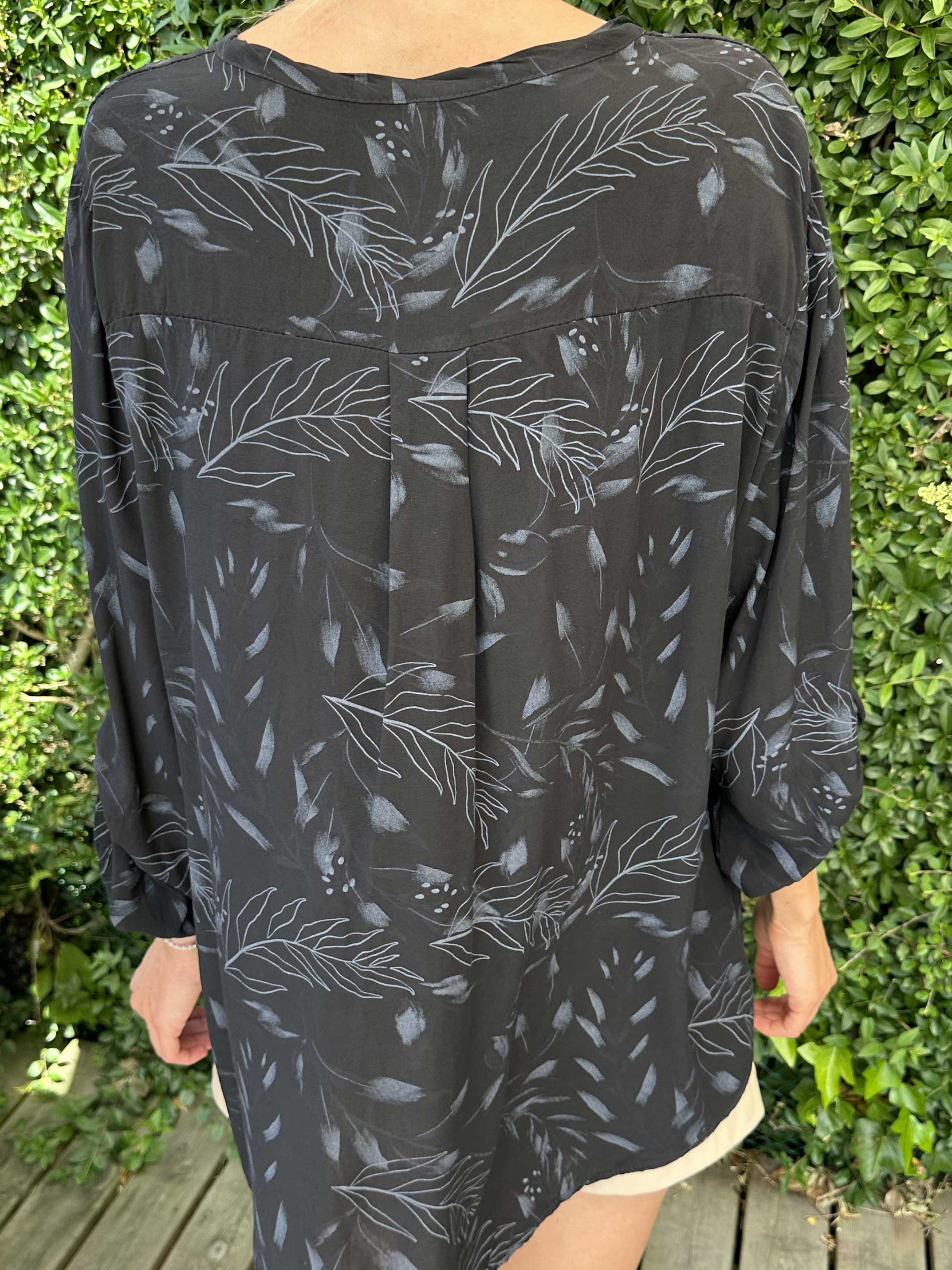 Sne - Skjorta i fin bomull med bladmotiv