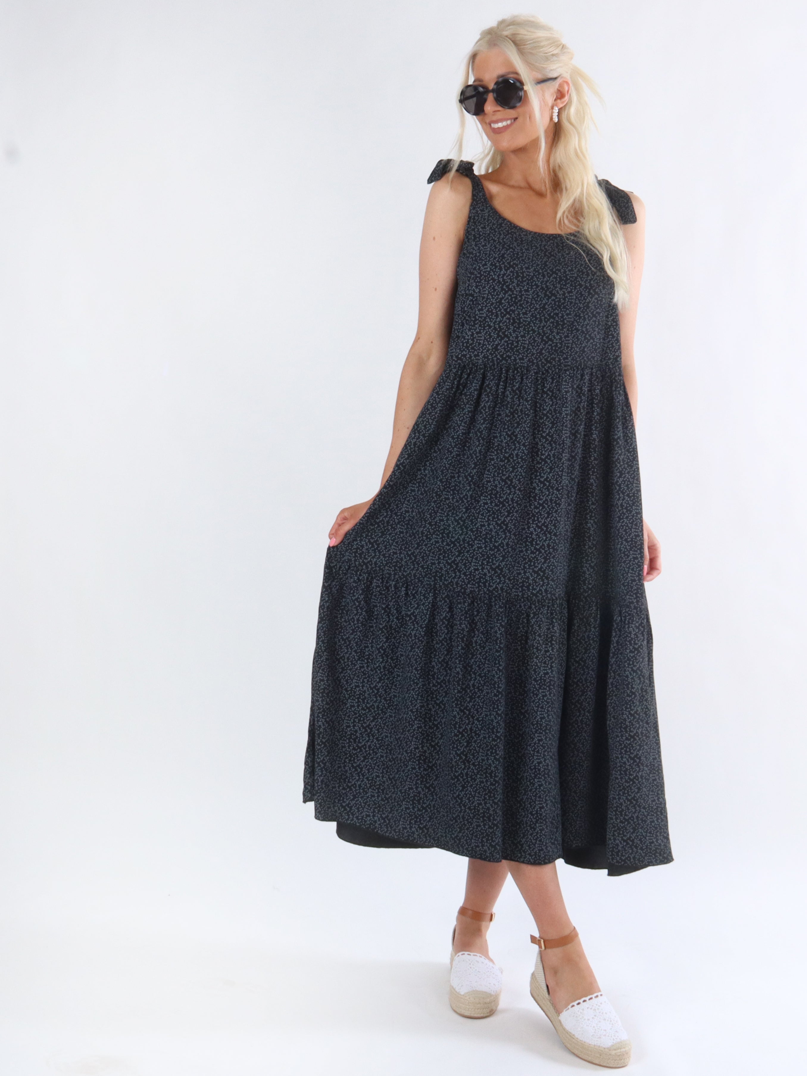 Soffy - Armégrön lång mönstrad sommarklänning