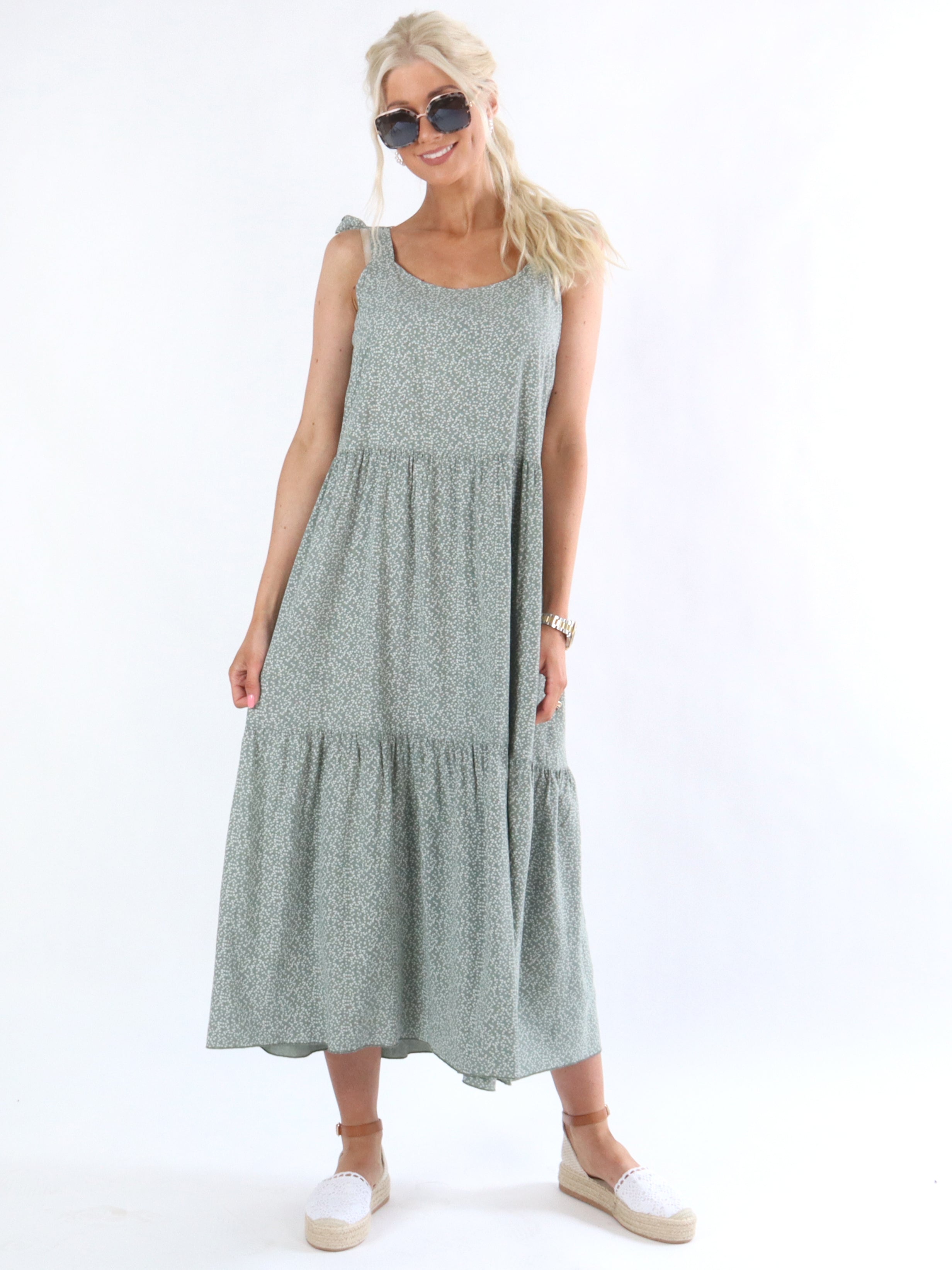 Soffy - Armégrön lång mönstrad sommarklänning