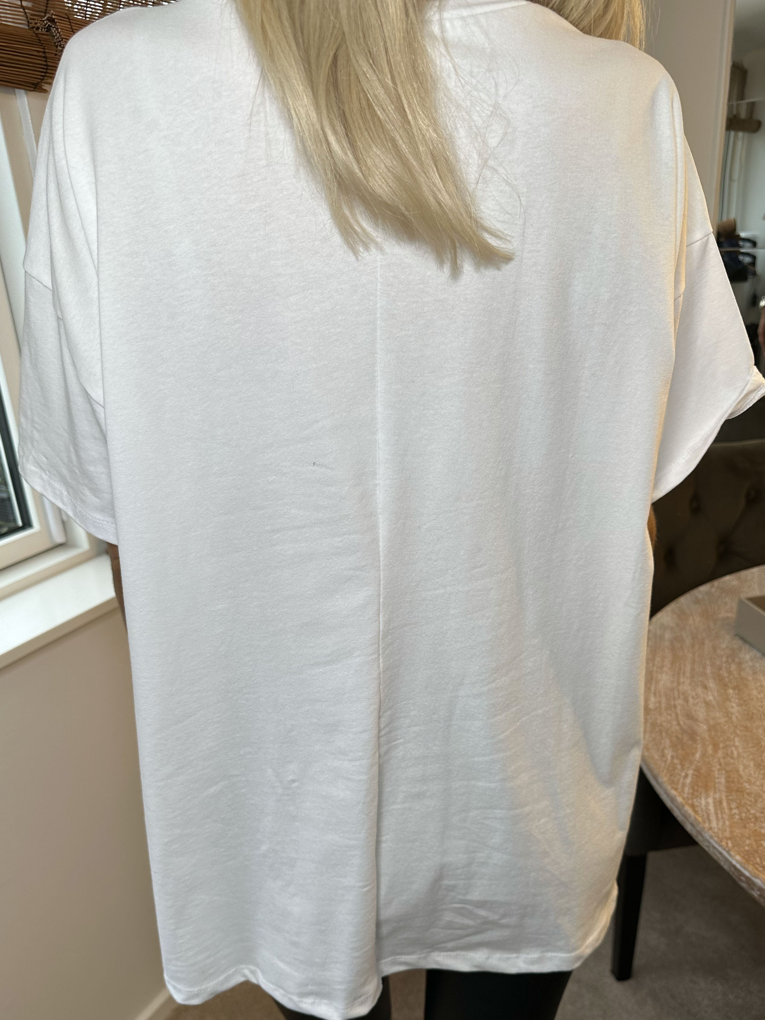 Sofia - Enkel t-shirt med text på bröstet