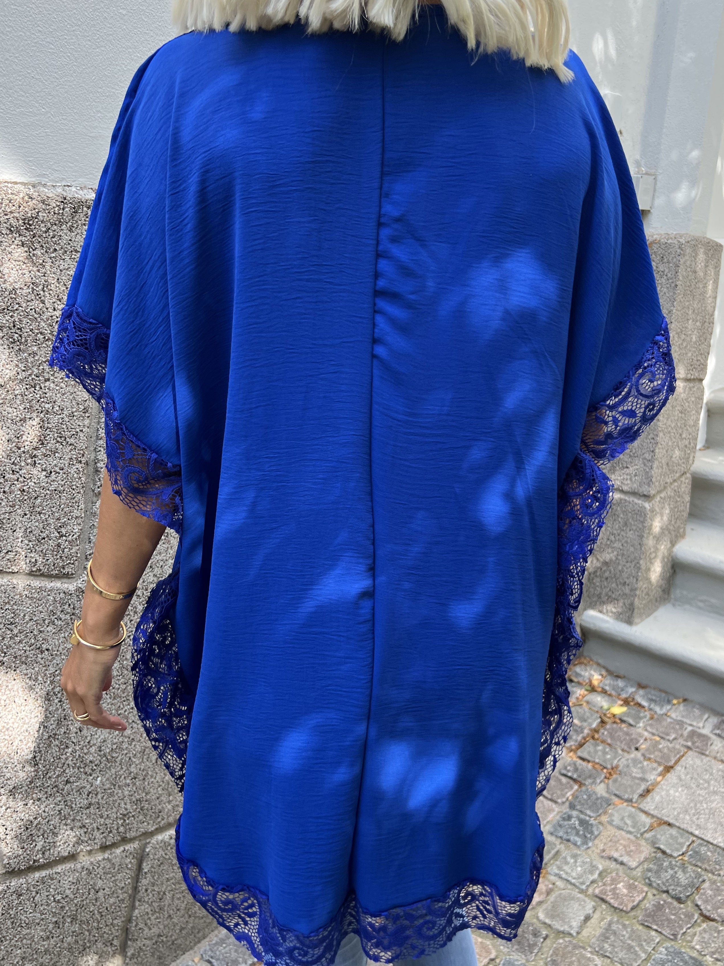 Sofie - Oversize tunika med dragkedja och spets