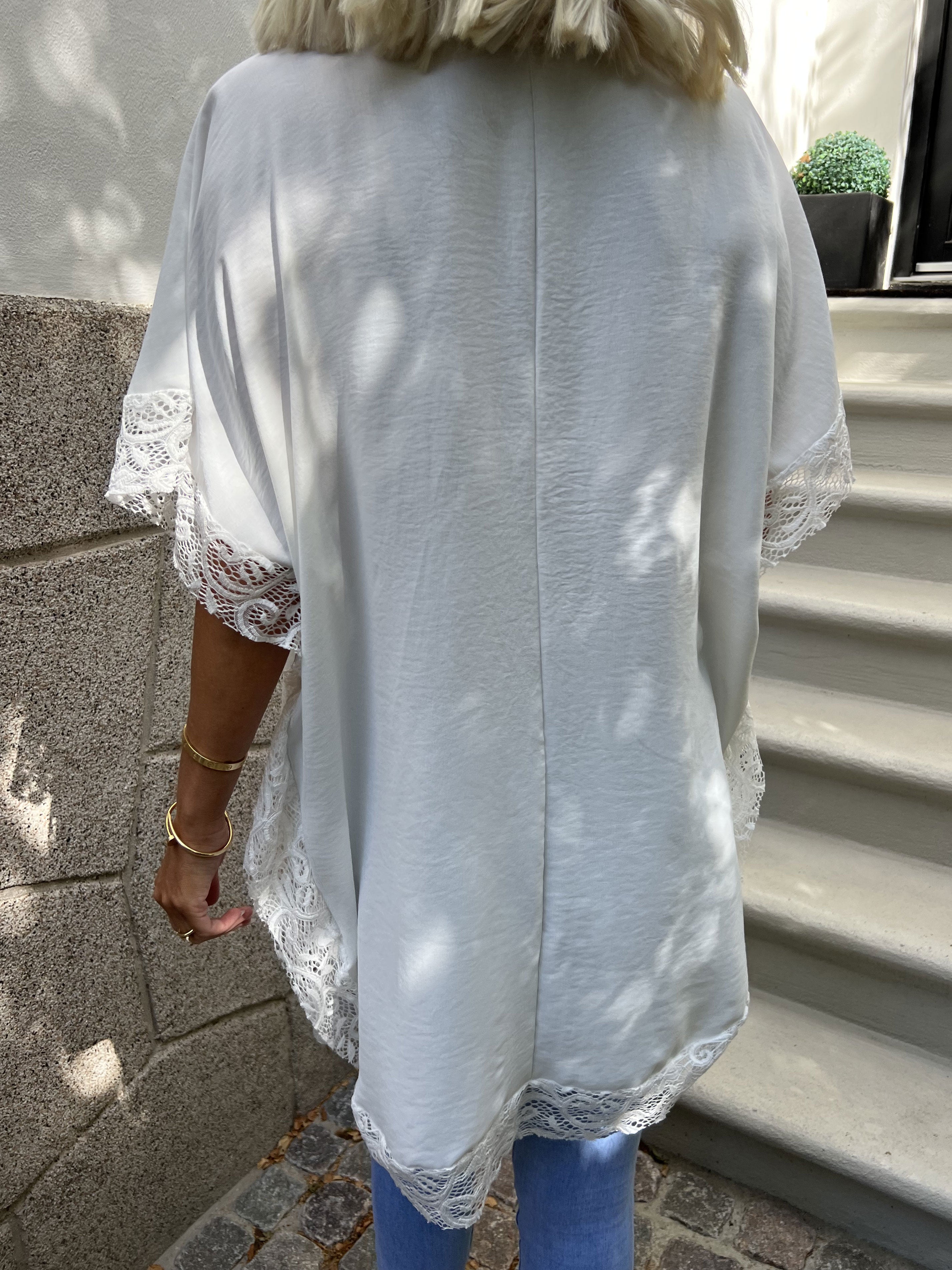 Sofie - Oversize tunika med dragkedja och spets