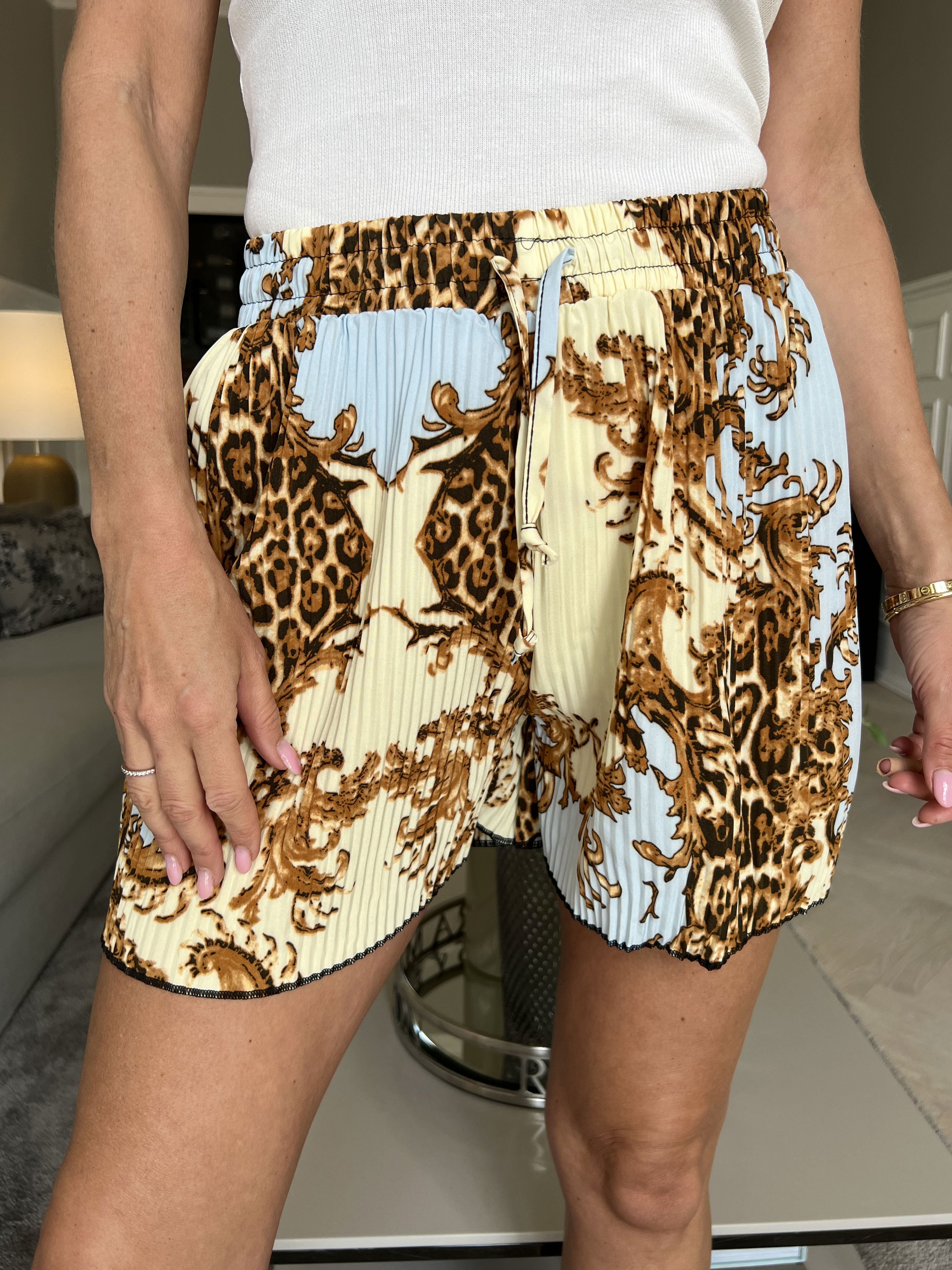 Sophia Short - Söta plisserade shorts med resår i midjan - Orange