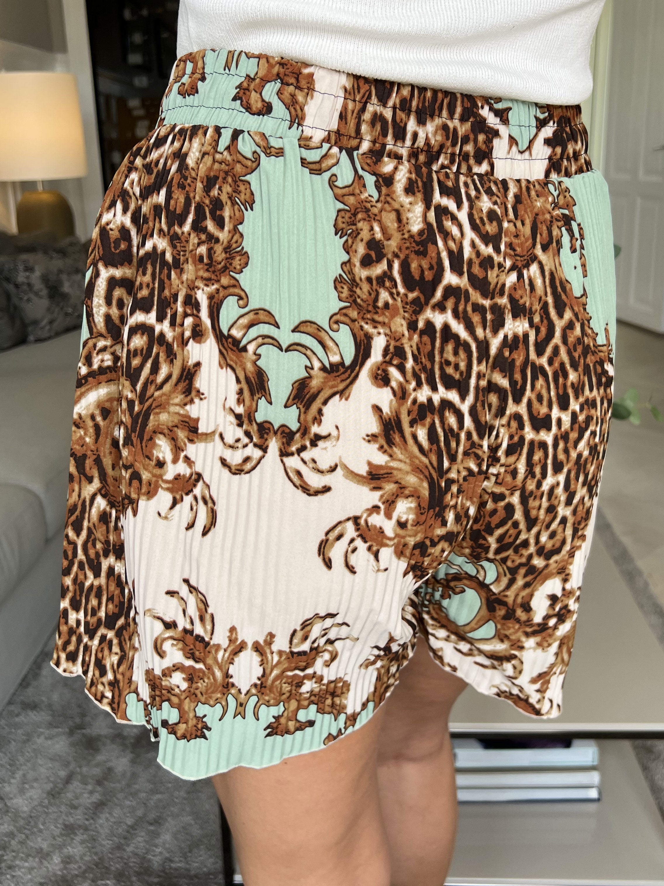 Sophia Short - Söta plisserade shorts med resår i midjan