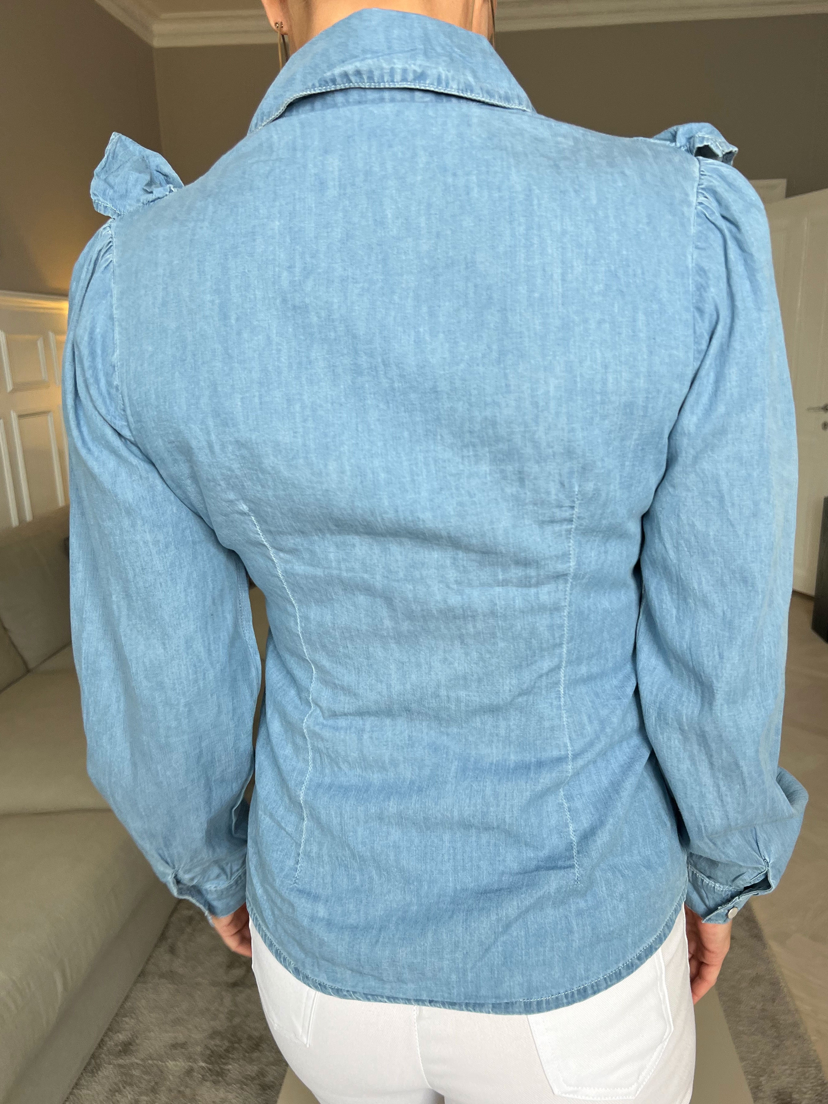 Stefanie - Fin skjorta med volanger i denimlook