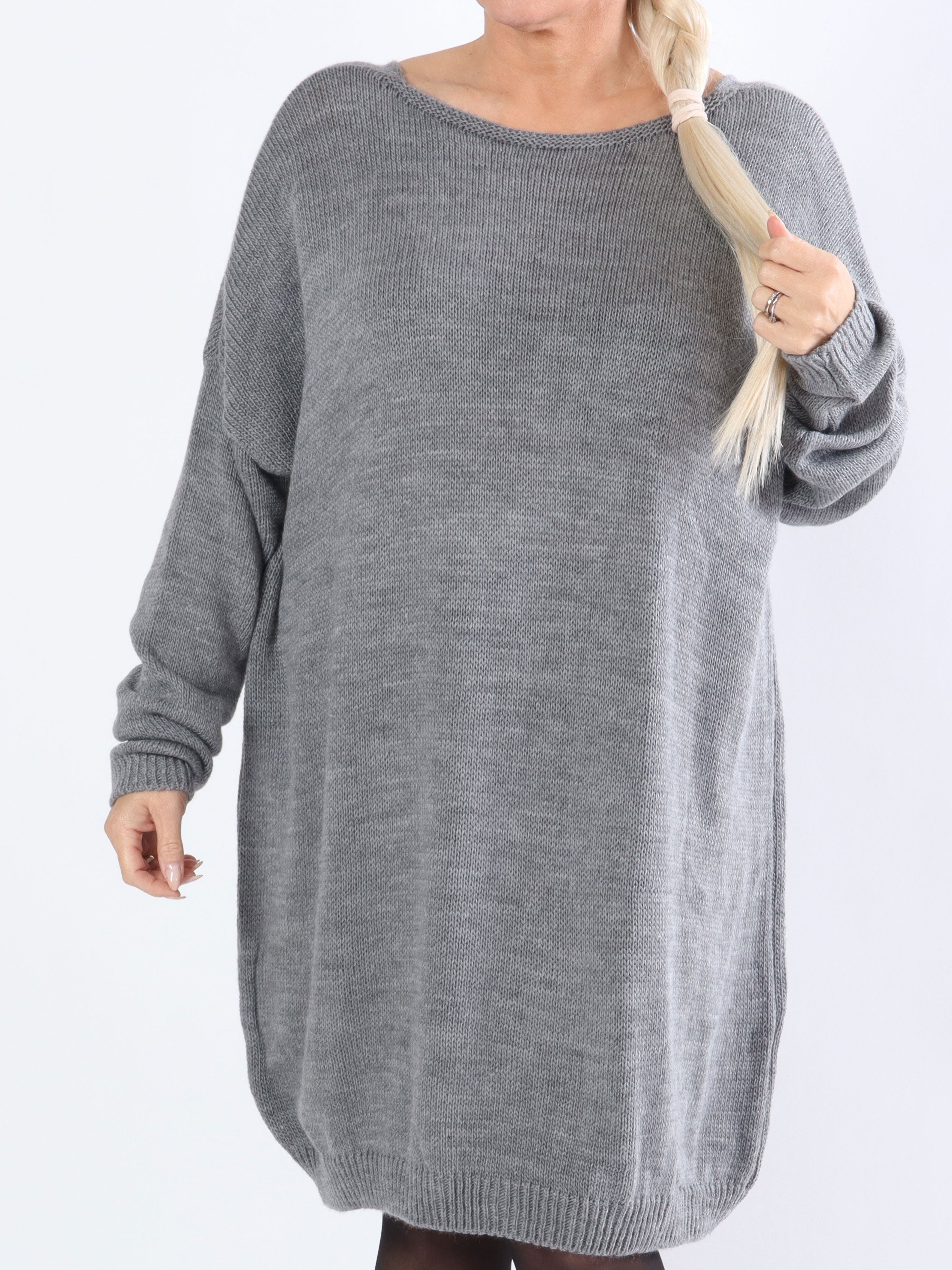 Stella - Enkel stickad klänning i plus size med låg rygg - Grey