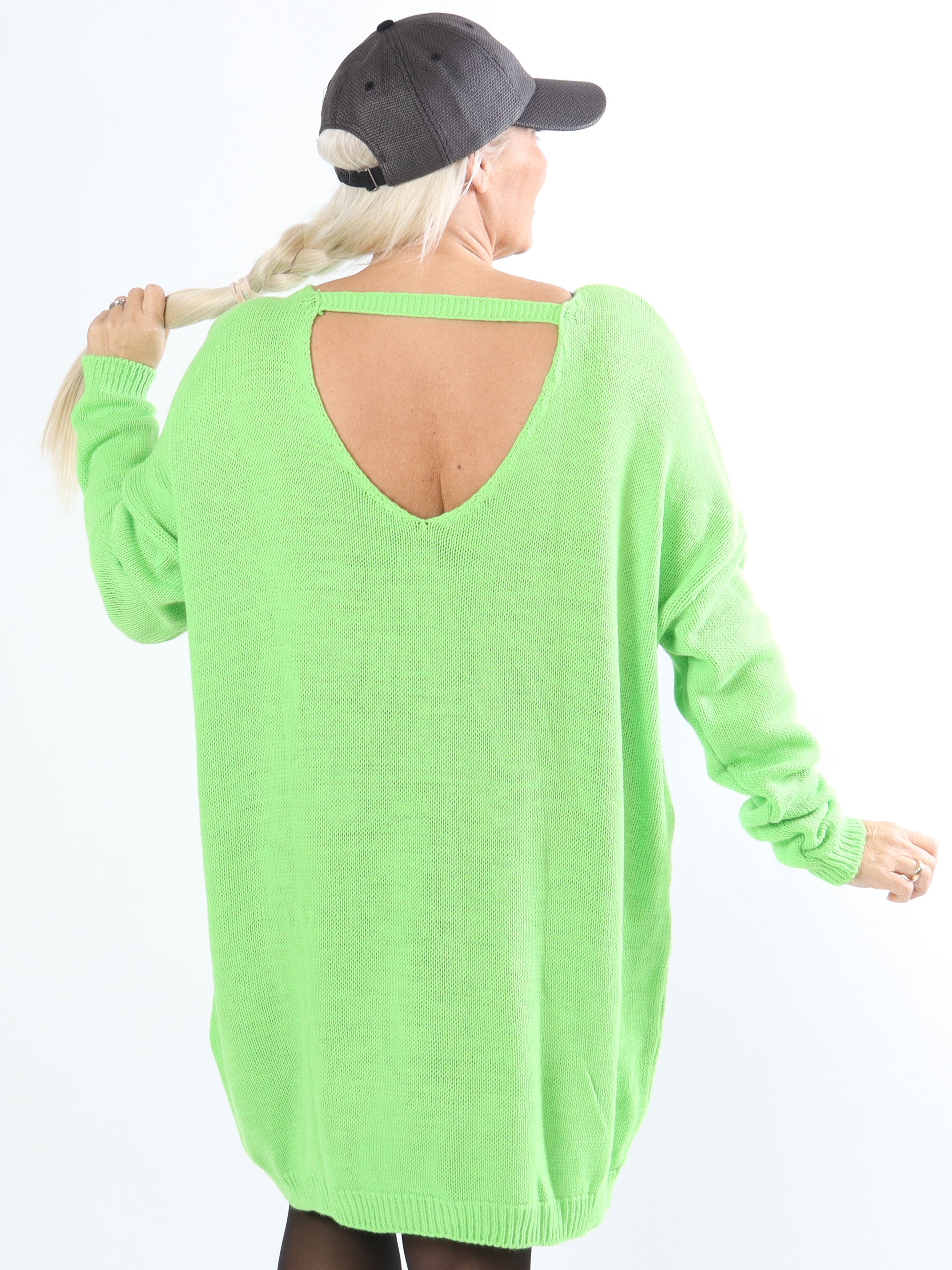 Stella - Enkel stickad klänning i plus size med låg rygg - Army