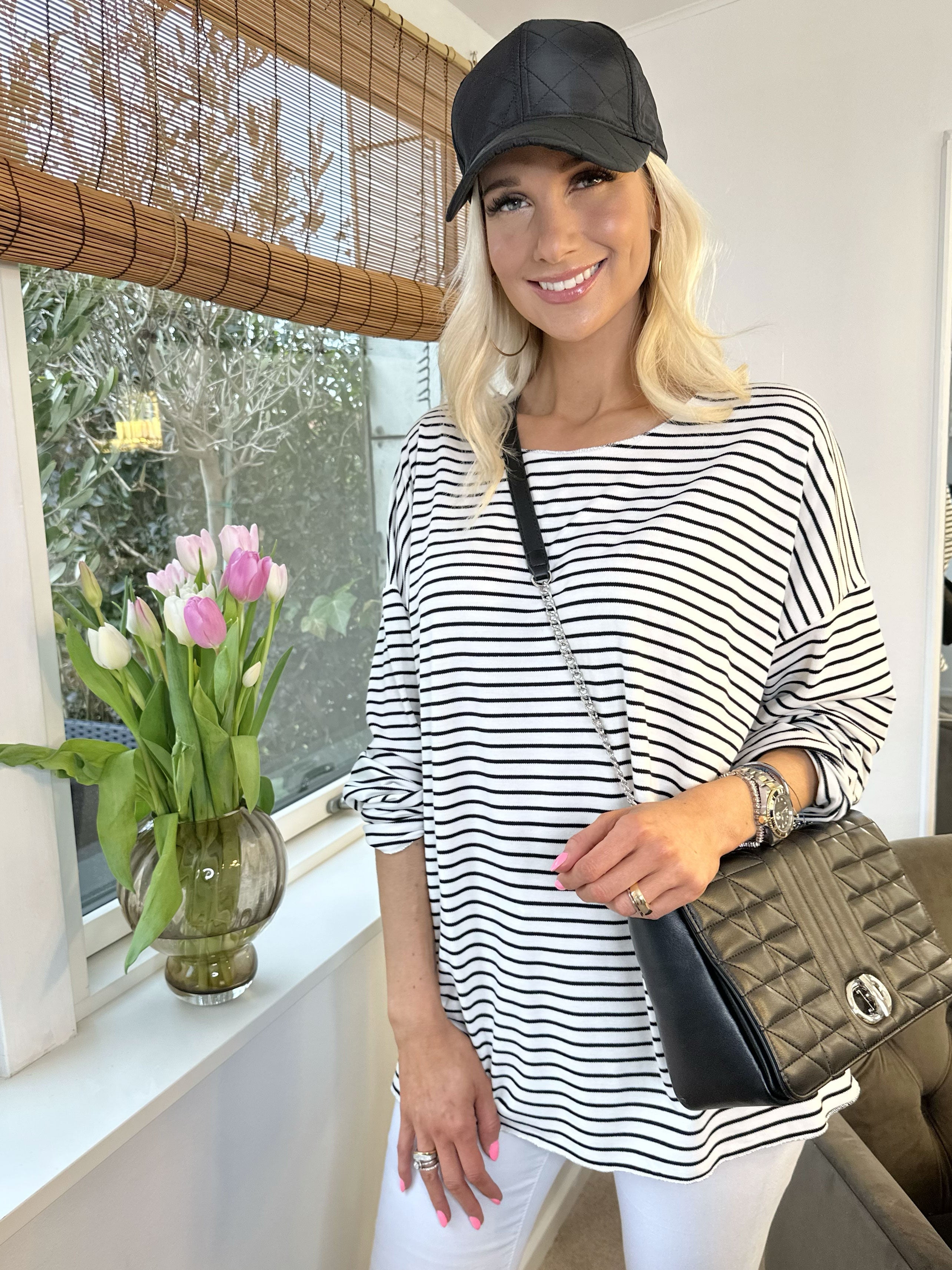 Stripe - Vit mjuk blus med tunna ränder