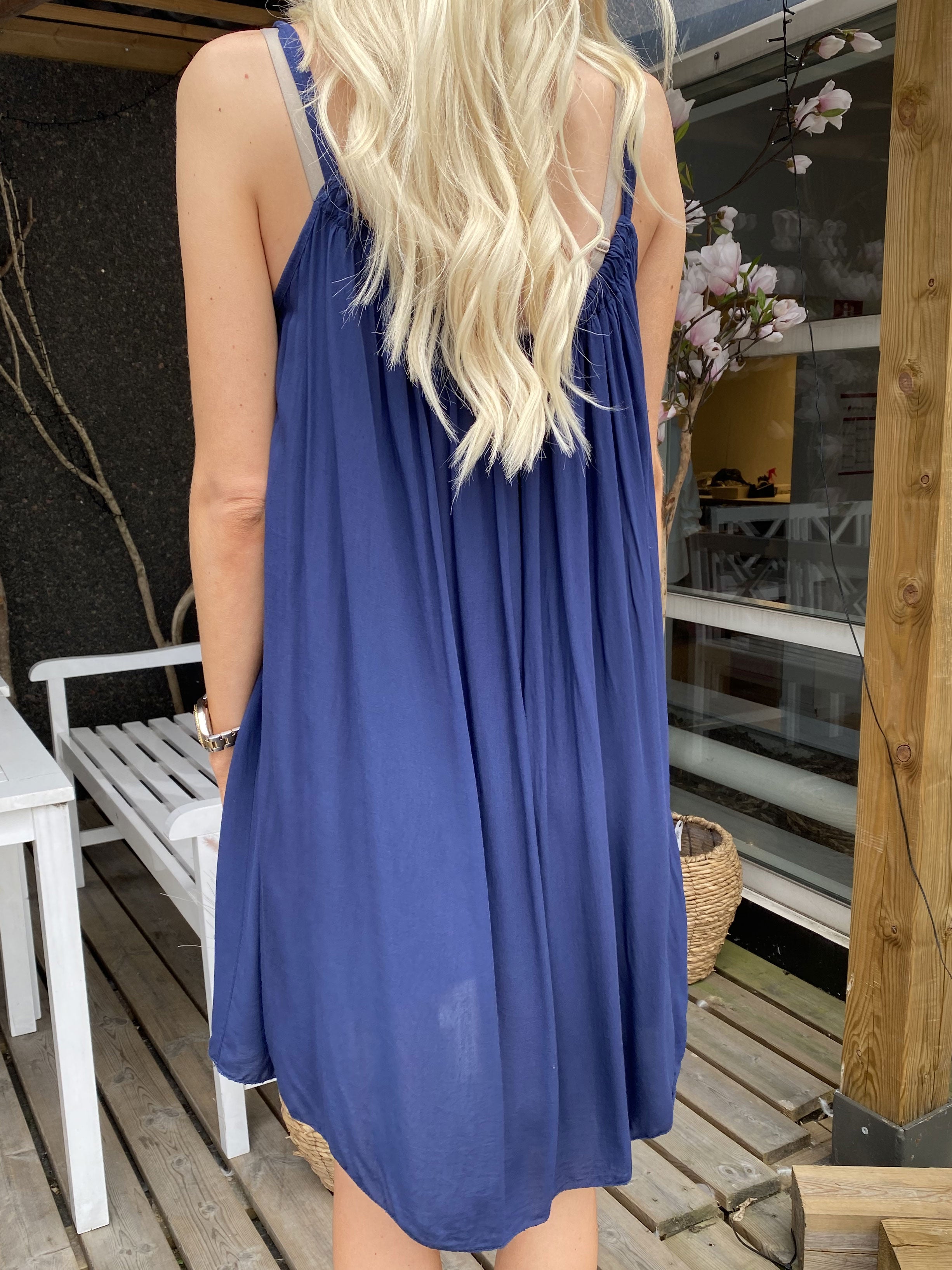 Sunshines - Klänning i lätt och avslappnad look