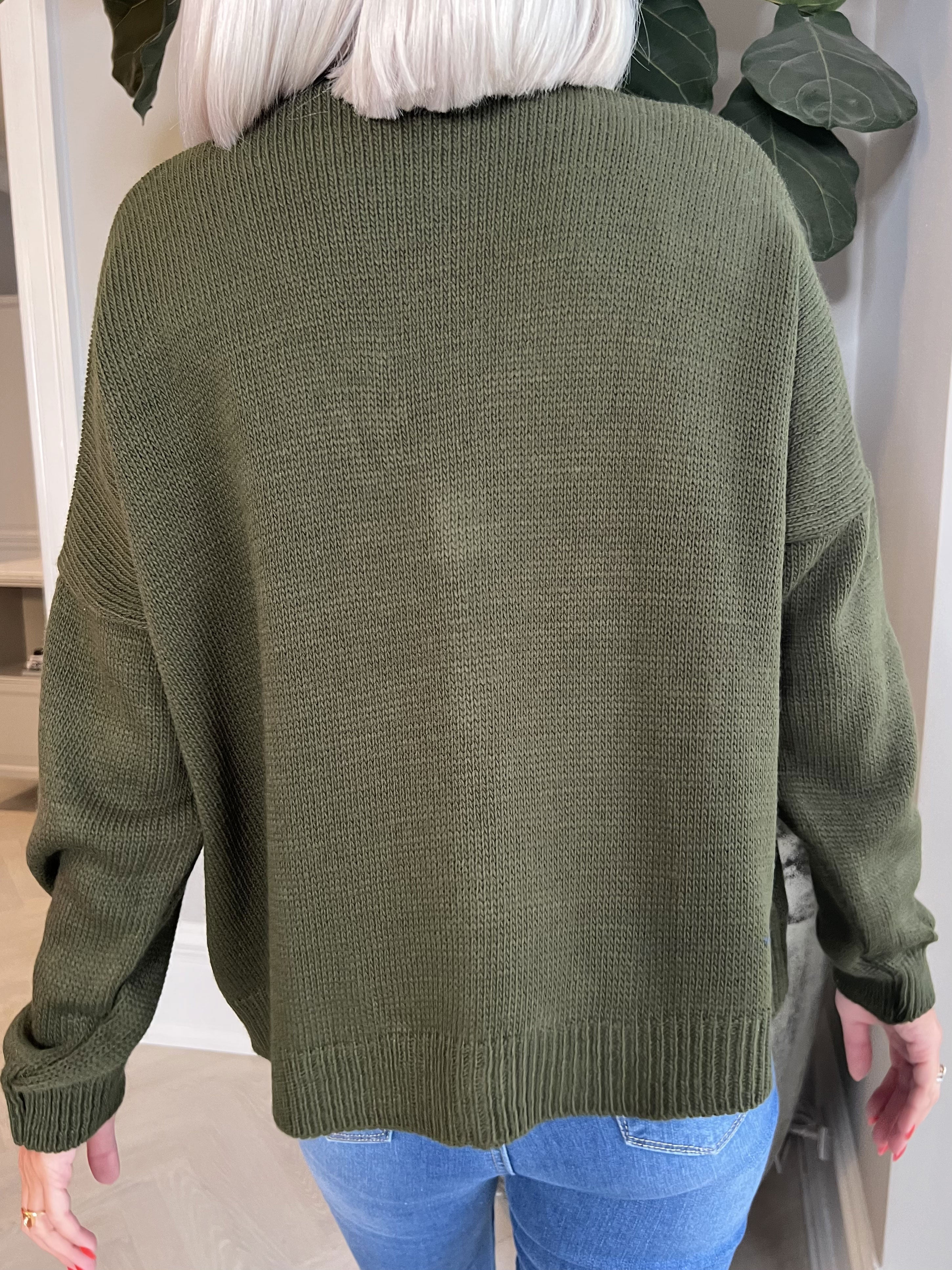 Susana - Kort stickad kofta med glänsande knappar