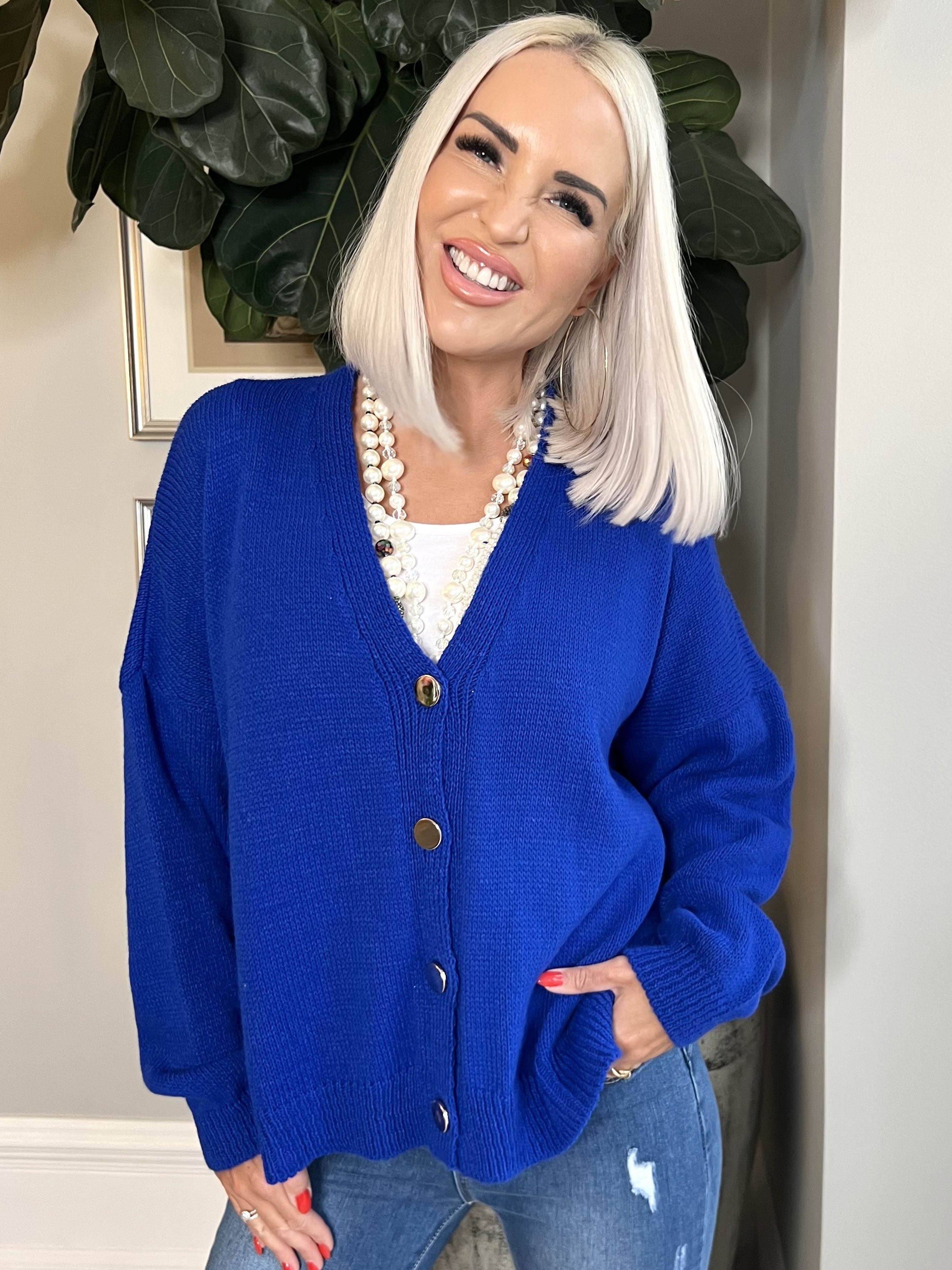 Susana - Kort stickad kofta med glänsande knappar - Black