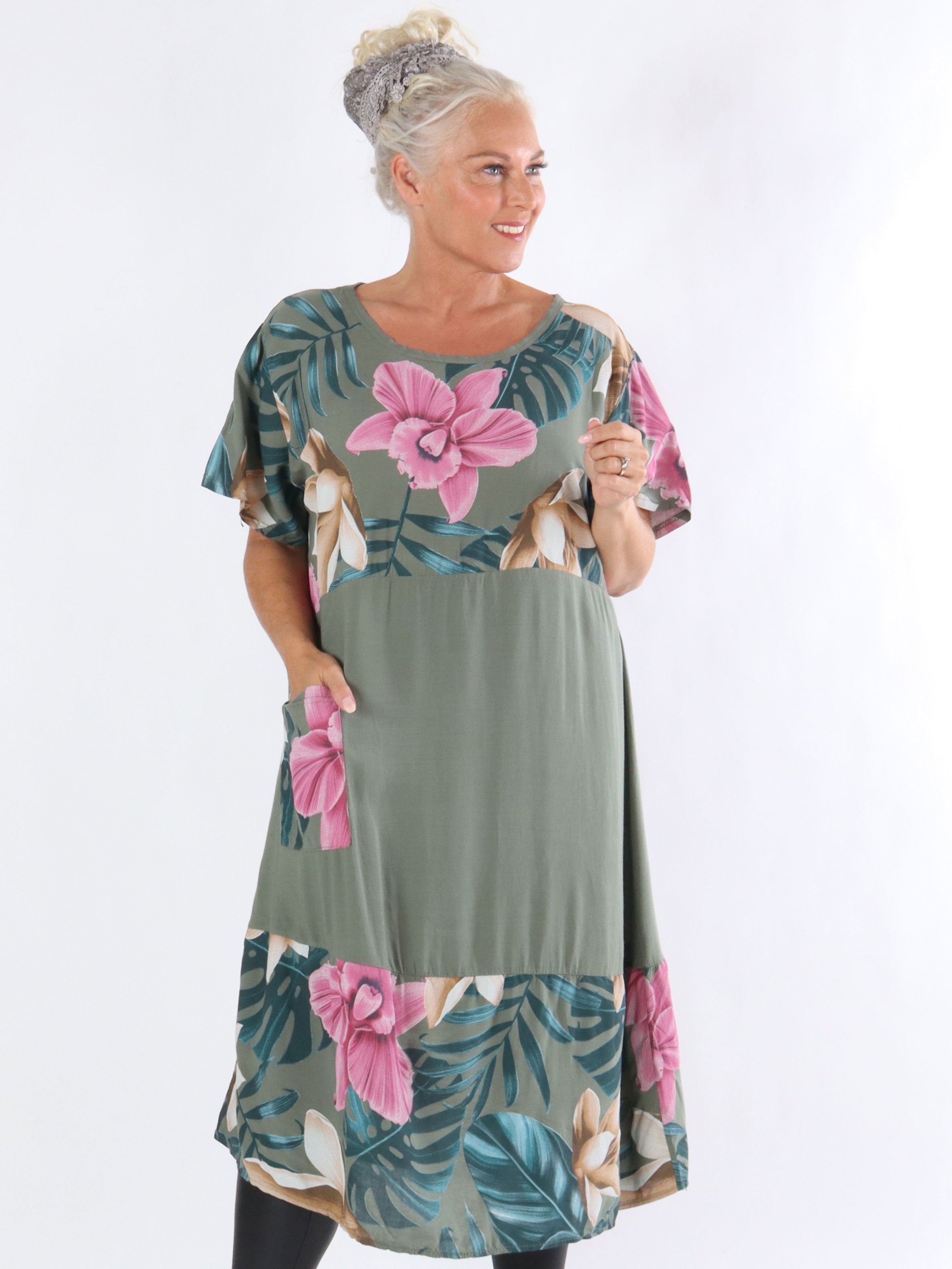 Taimi - Klänning med blommönster och ficka