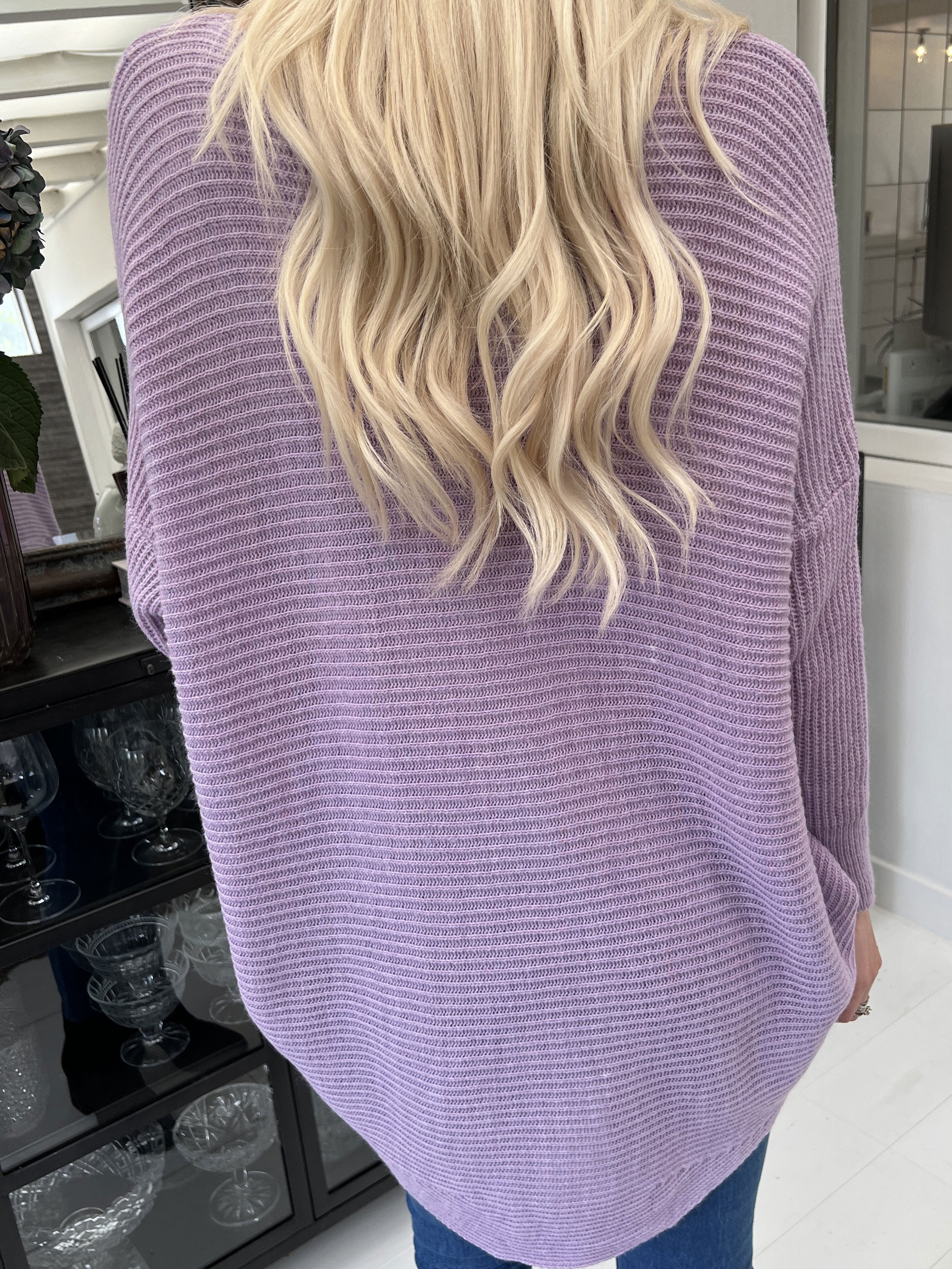 Teddy - Stickad blus med åtsittande ärmar