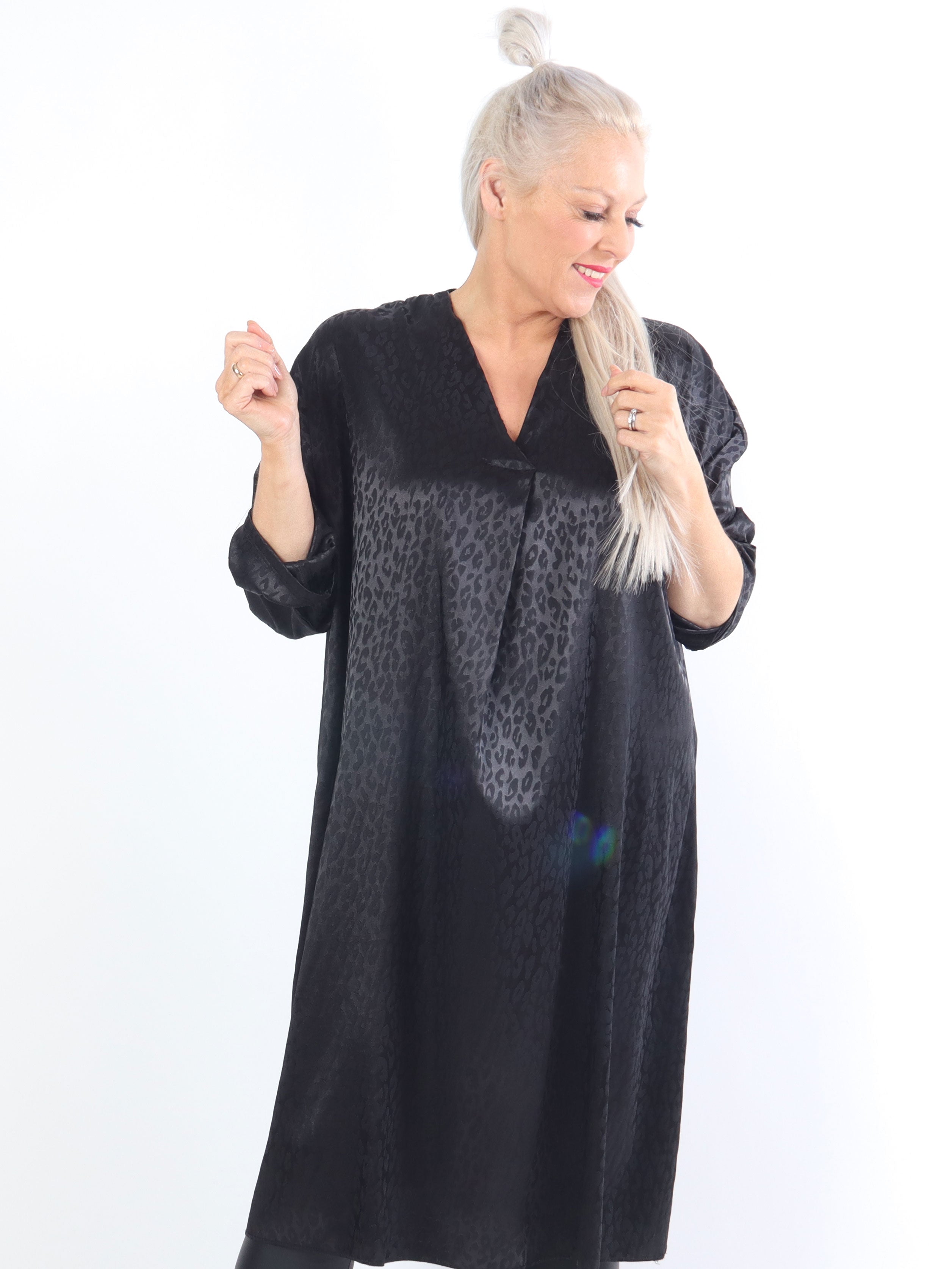 Telly - Plus size tunika med leopardfläckar i silkelook - Green