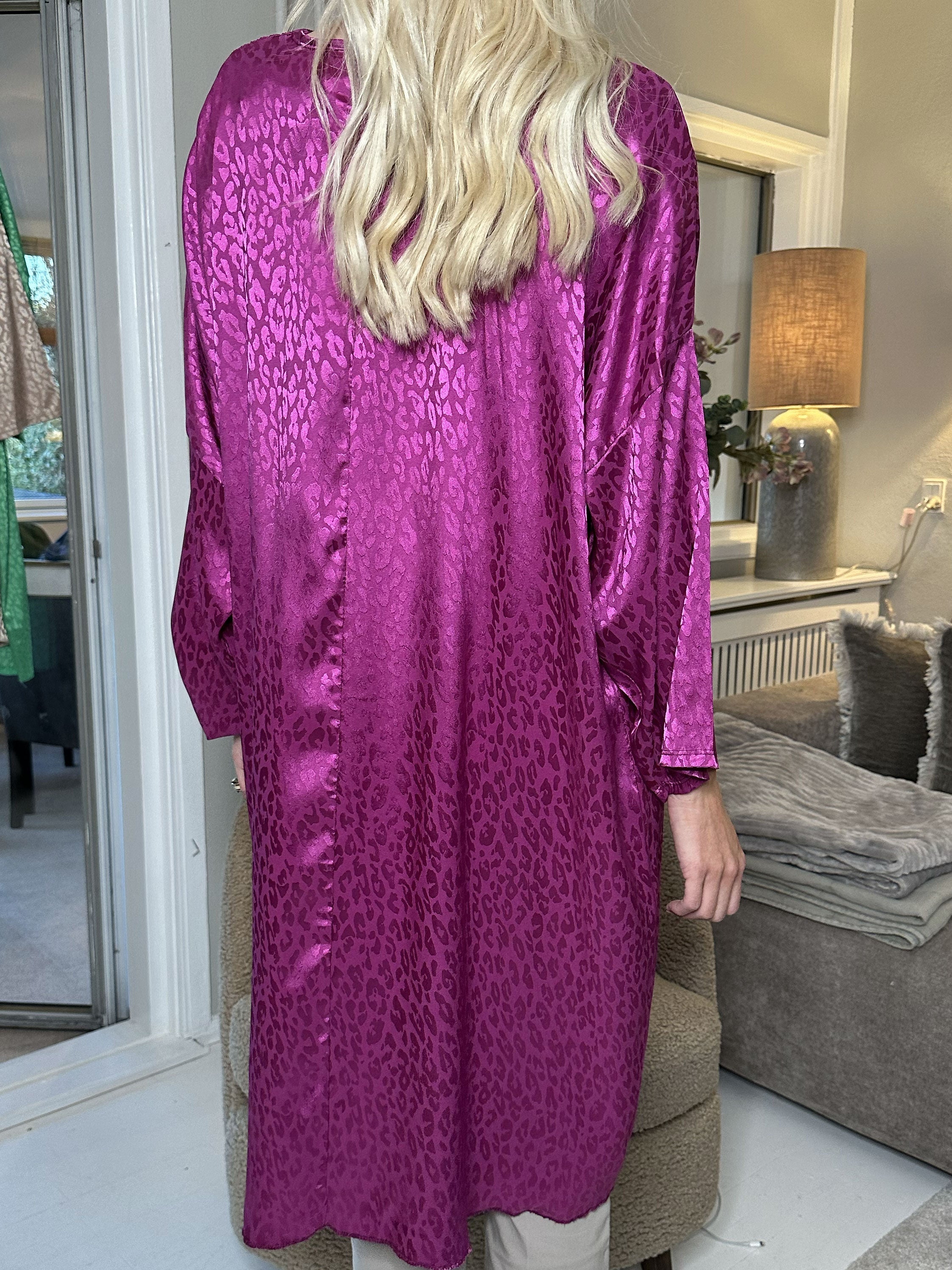 Telly - Tunica med leopardfläckar i silkeslook