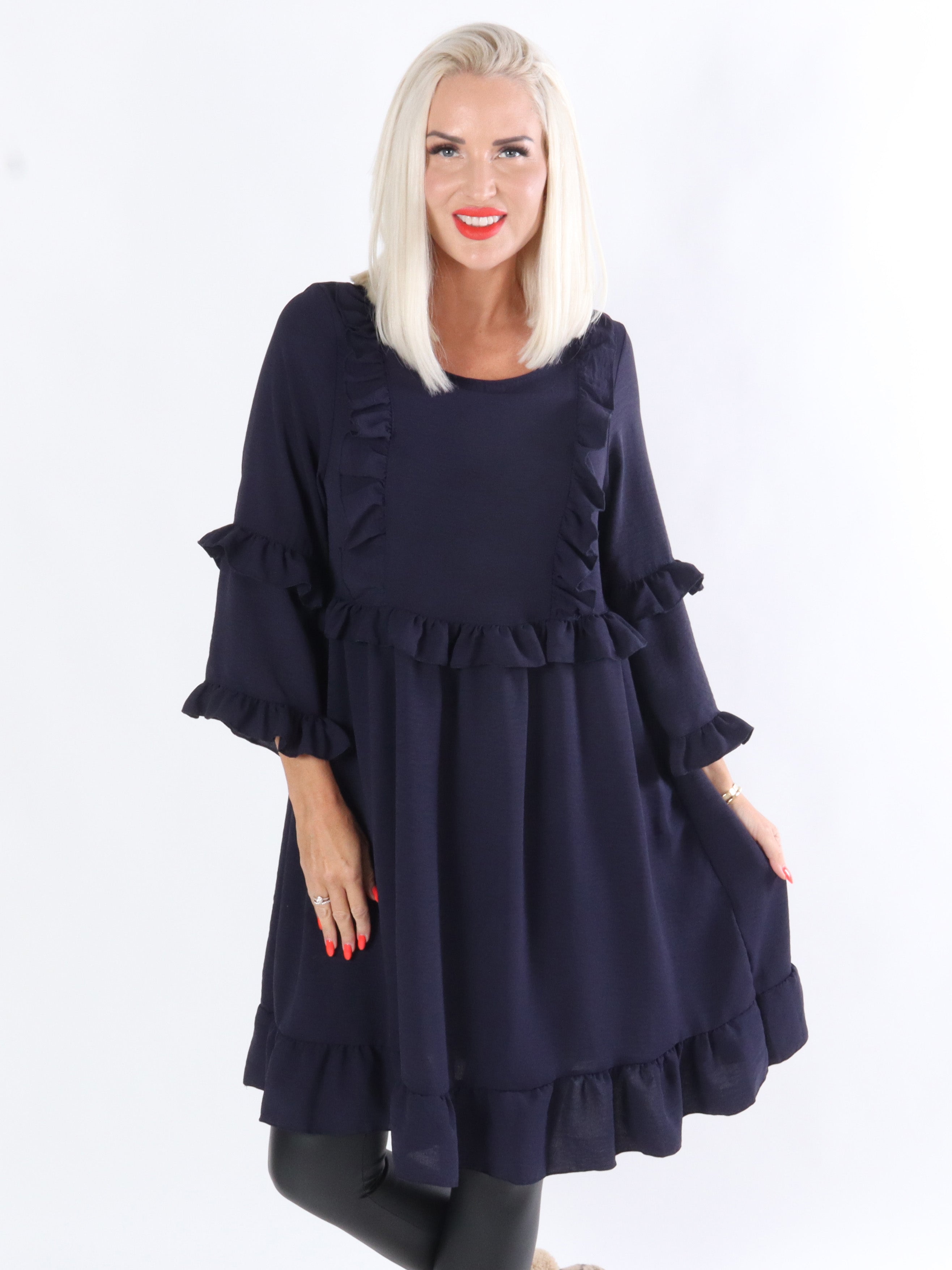 Thyra - Klänning med volangkanter framtill