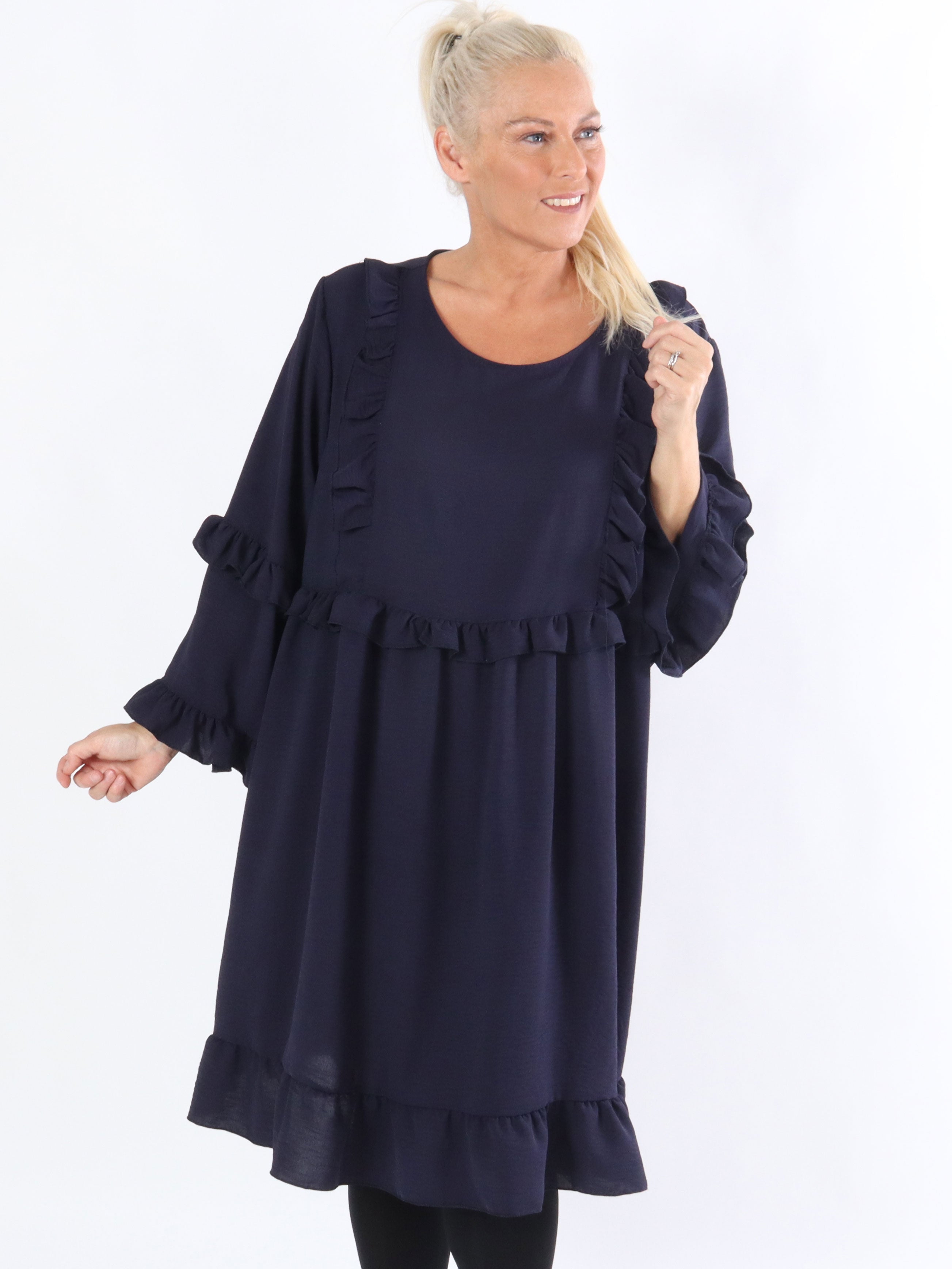 Thyra - Klänning med volangkanter framtill