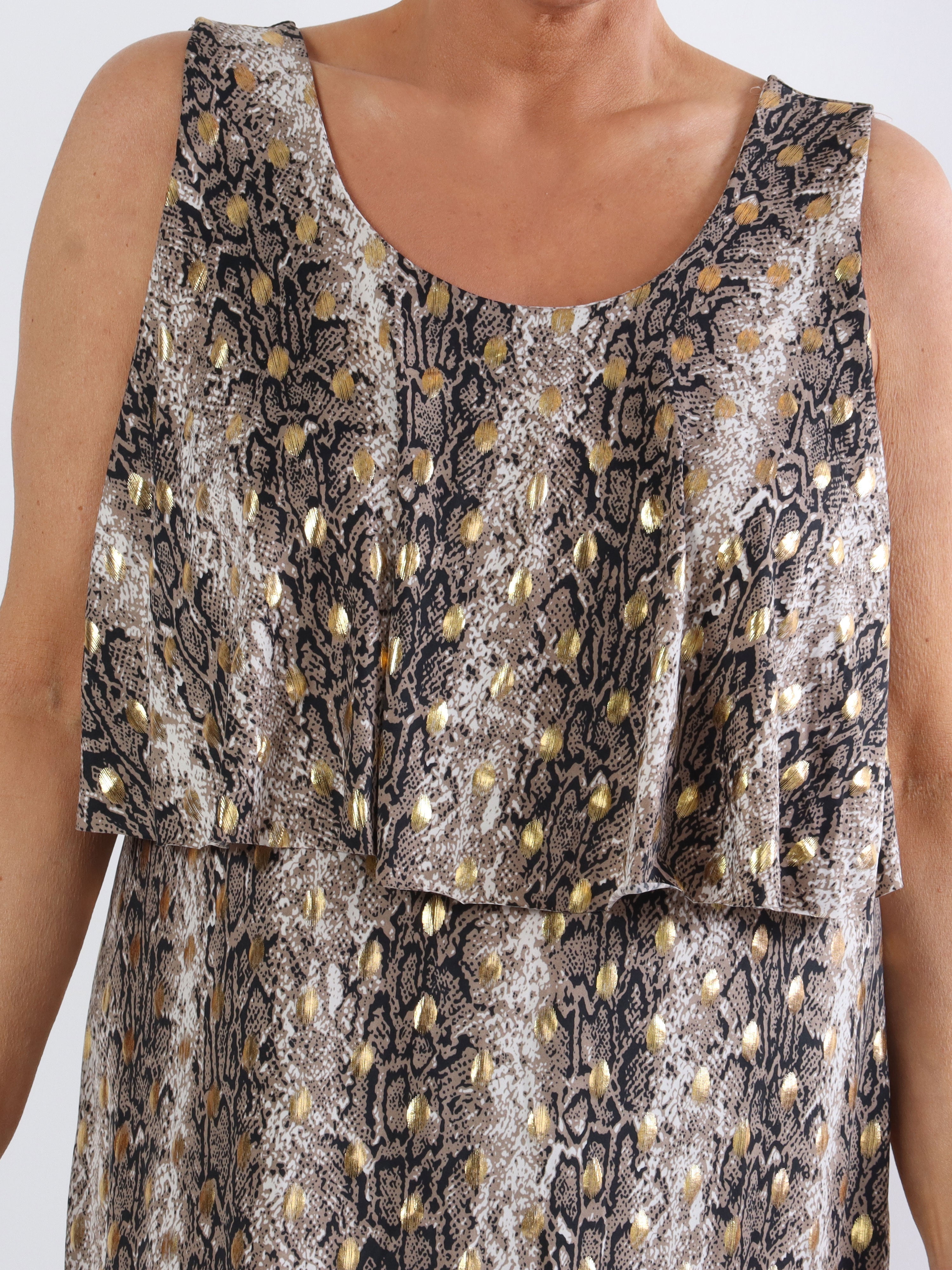 Tiger - Söt klänning i plus size med ormtryck och gulddetaljer