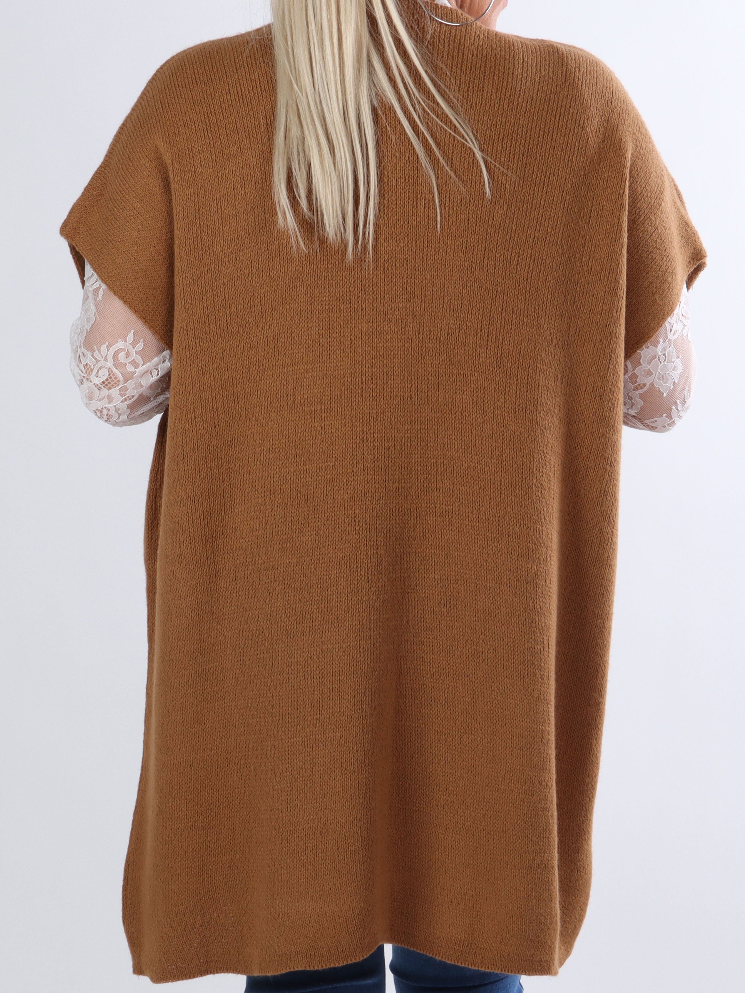 Tilly Plain - Plus size stickad kofta utan ärmar