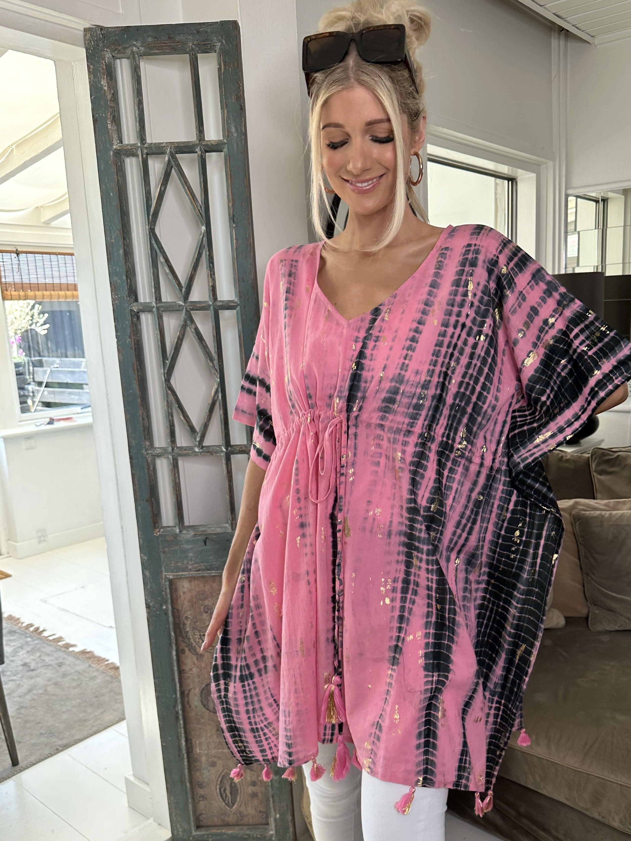 Tulle - Lättviktig tunika med guldfärgade ränder och band