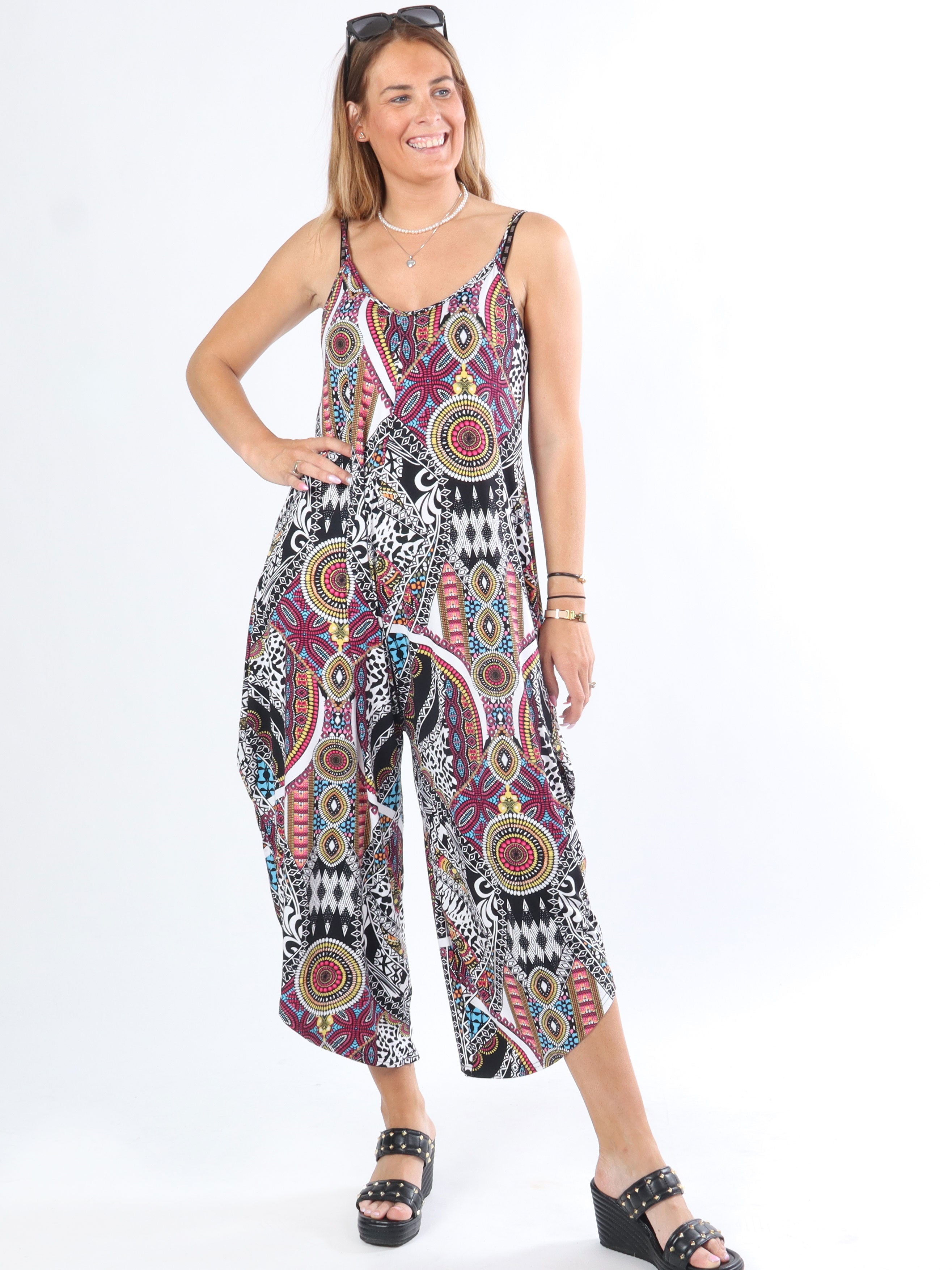 Vamira - Mönstrad byxdräkt med tunna band