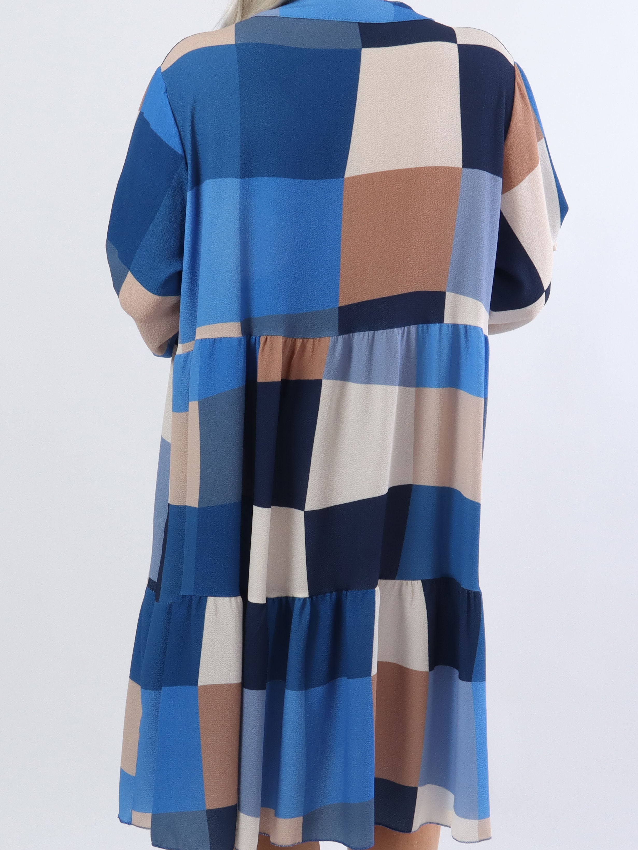 Vanesa Layer Dress - Plus size rutig multicolor med volanger i fållen - Green