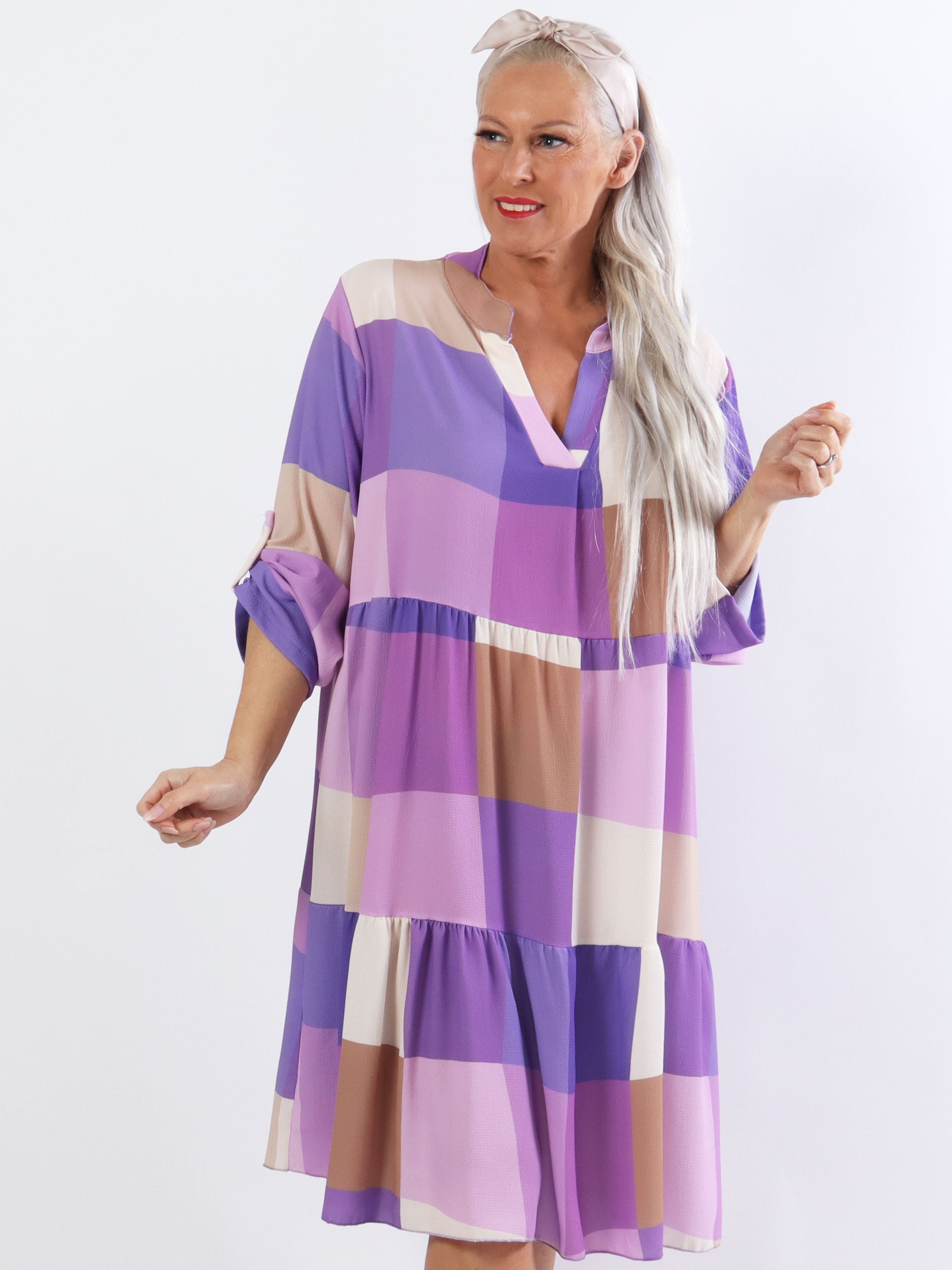 Vanesa Layer Dress - Plus size rutig multicolor med volanger i fållen
