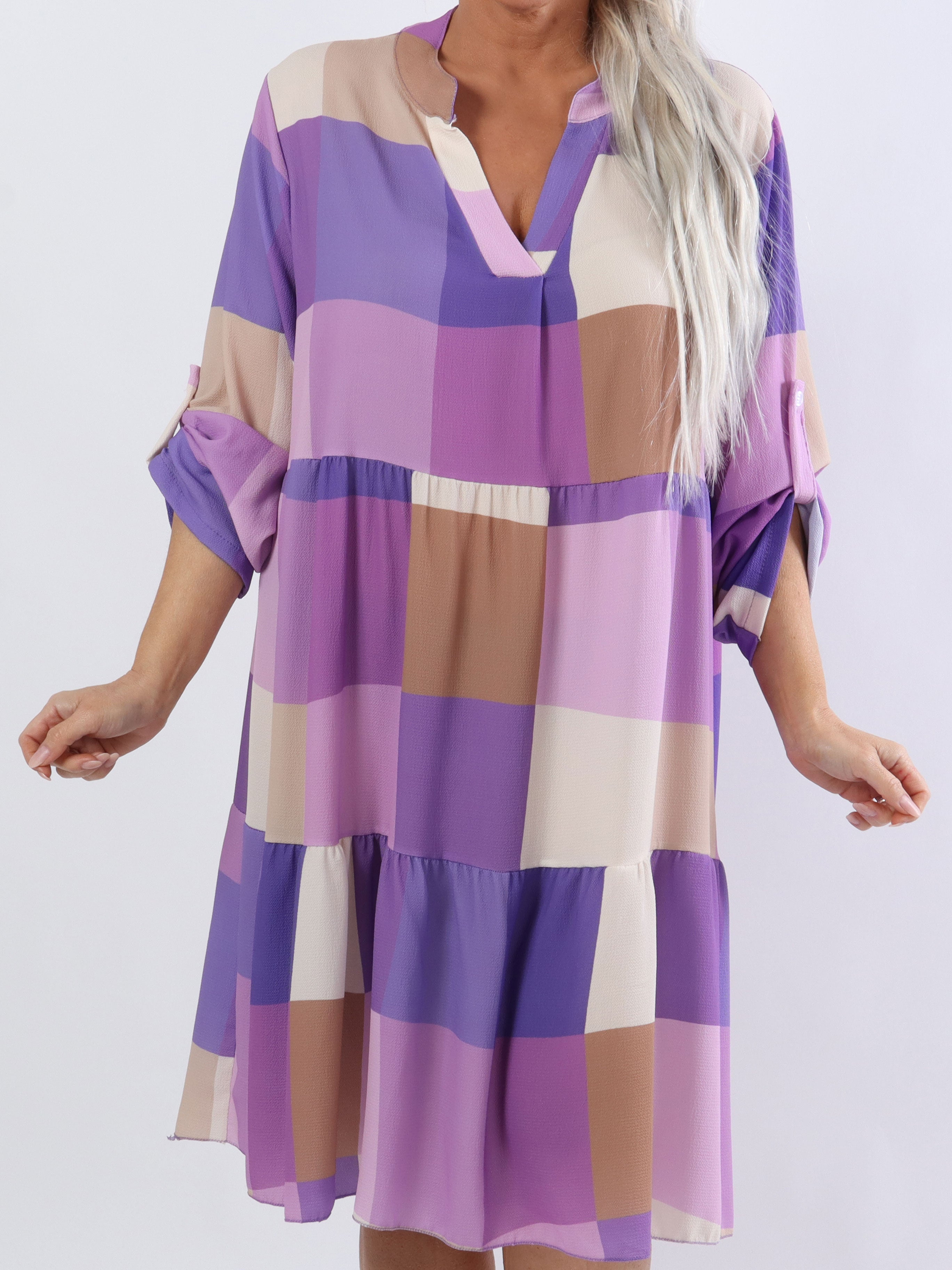 Vanesa Layer Dress - Plus size rutig multicolor med volanger i fållen