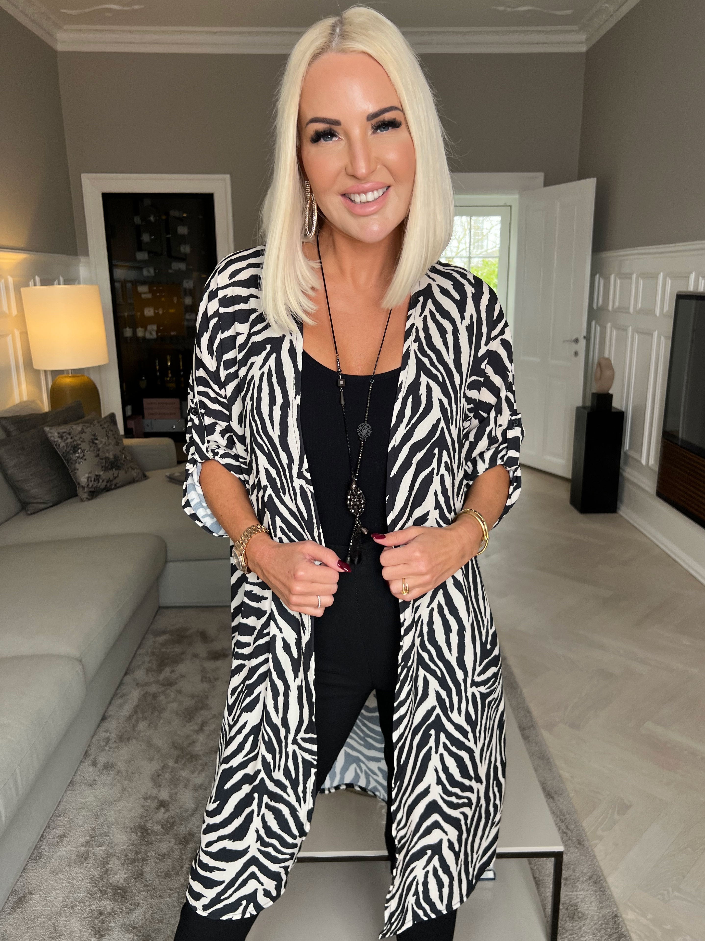 Vanesa Animal Kimono - Söt viskos kimono med djurtryck