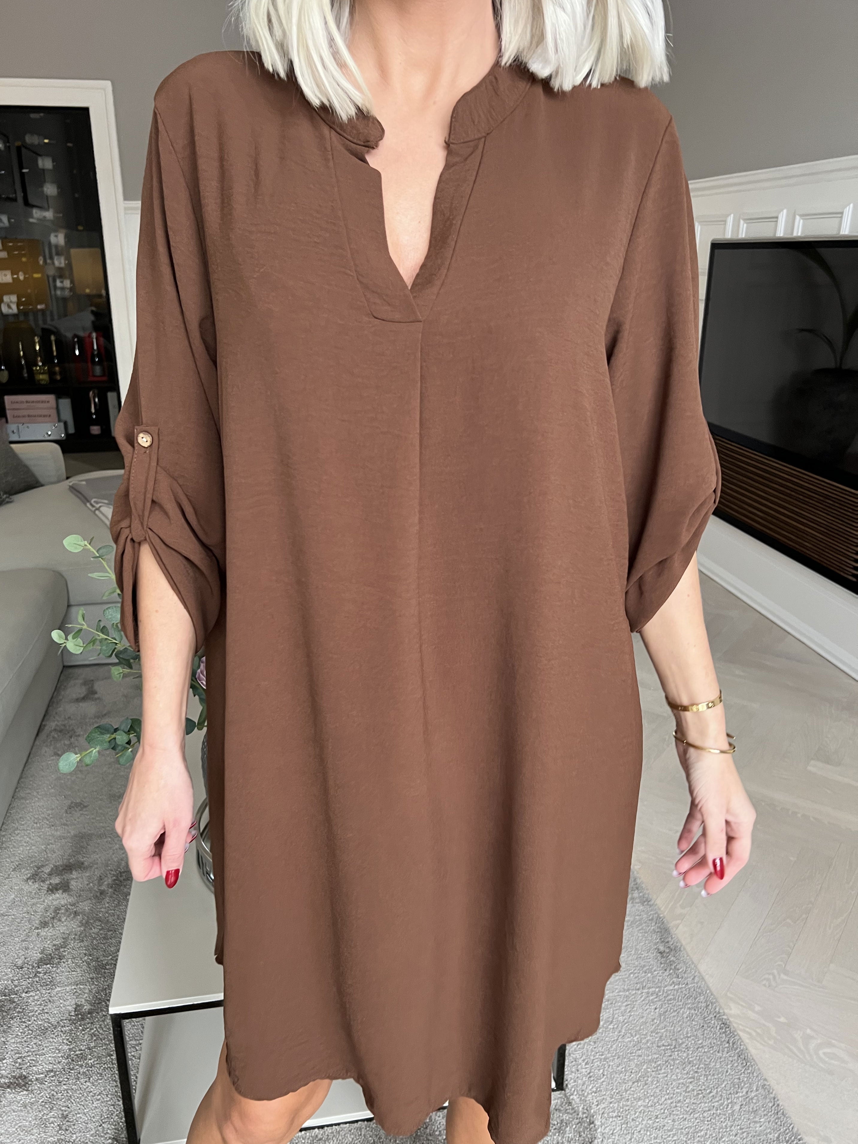 Vanesa Dress - Lätt och luftig klänning i enfärgade färger - Beige