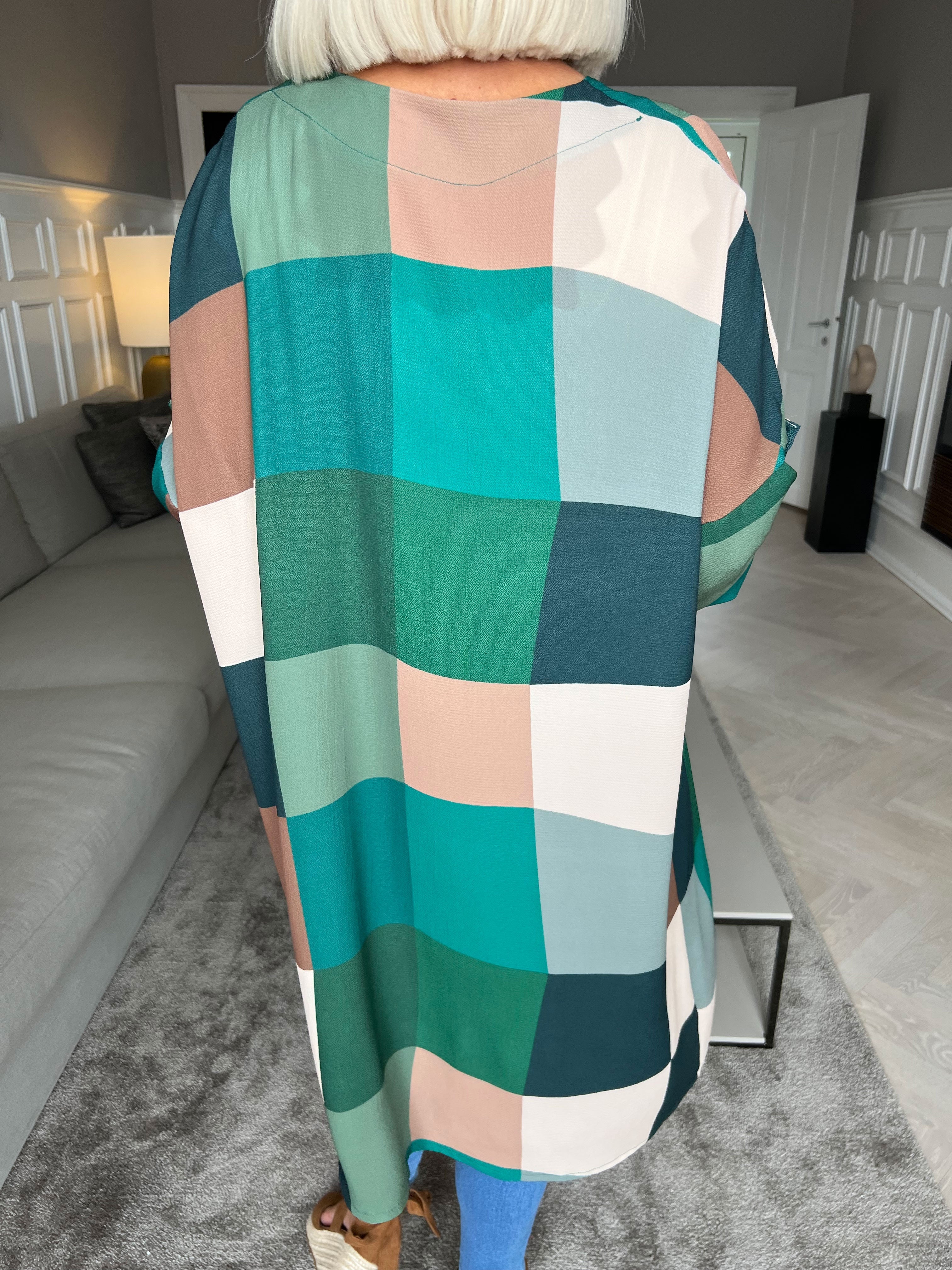 Vanesa Kimono - Söt kimono i viskos med rutor