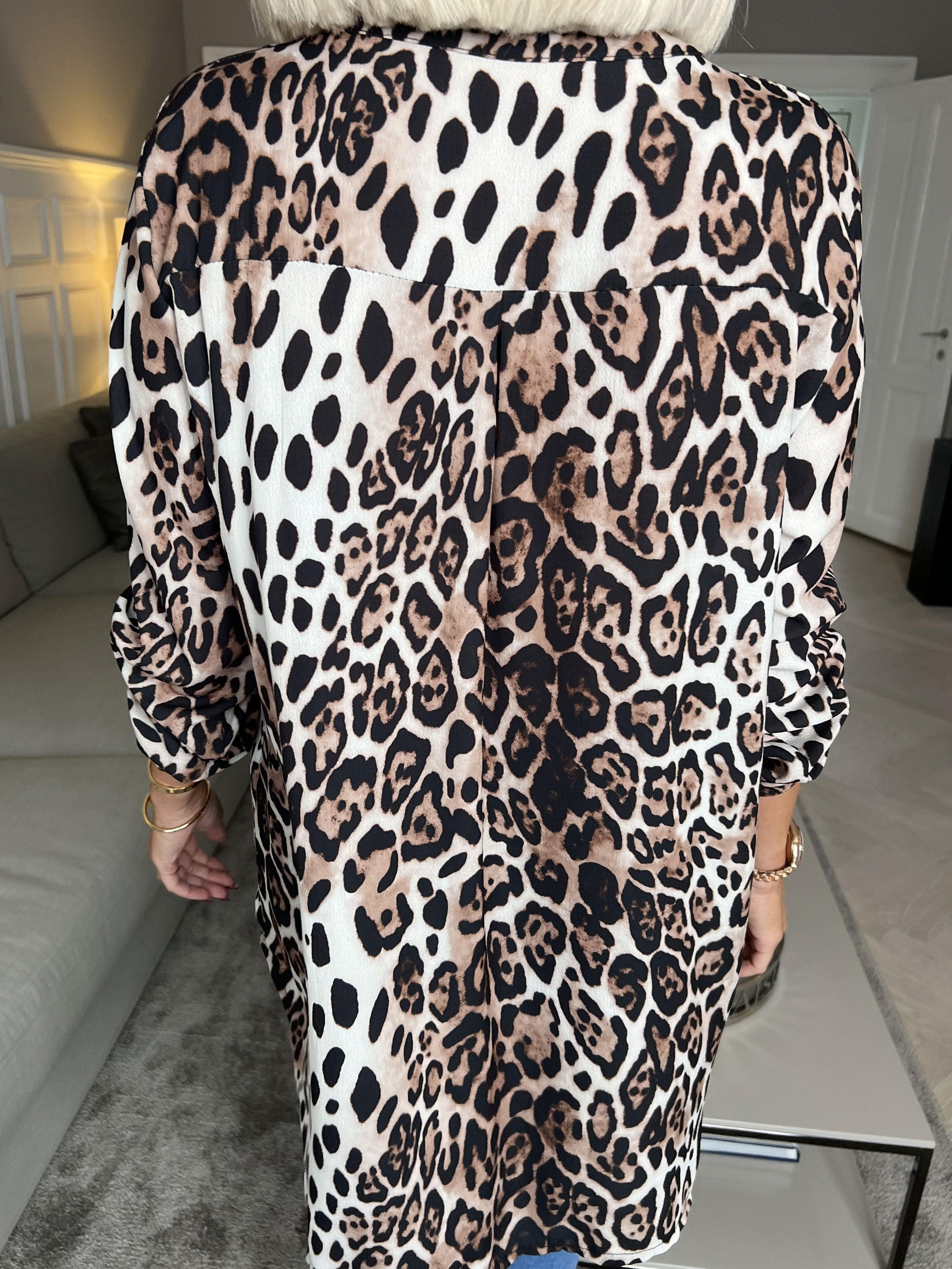 Vanesa Leo - Lätt och luftig tunika med leopardmönster