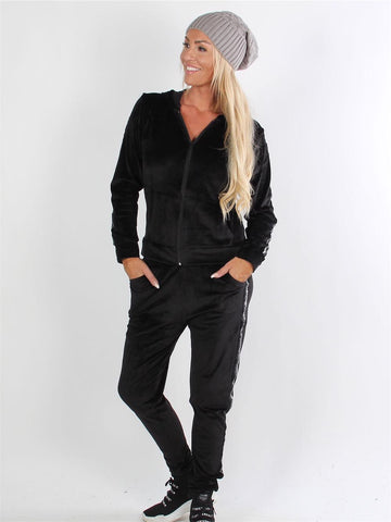 Vanessa - Svart joggingdräkt i velour med glimmerrandigt mönster