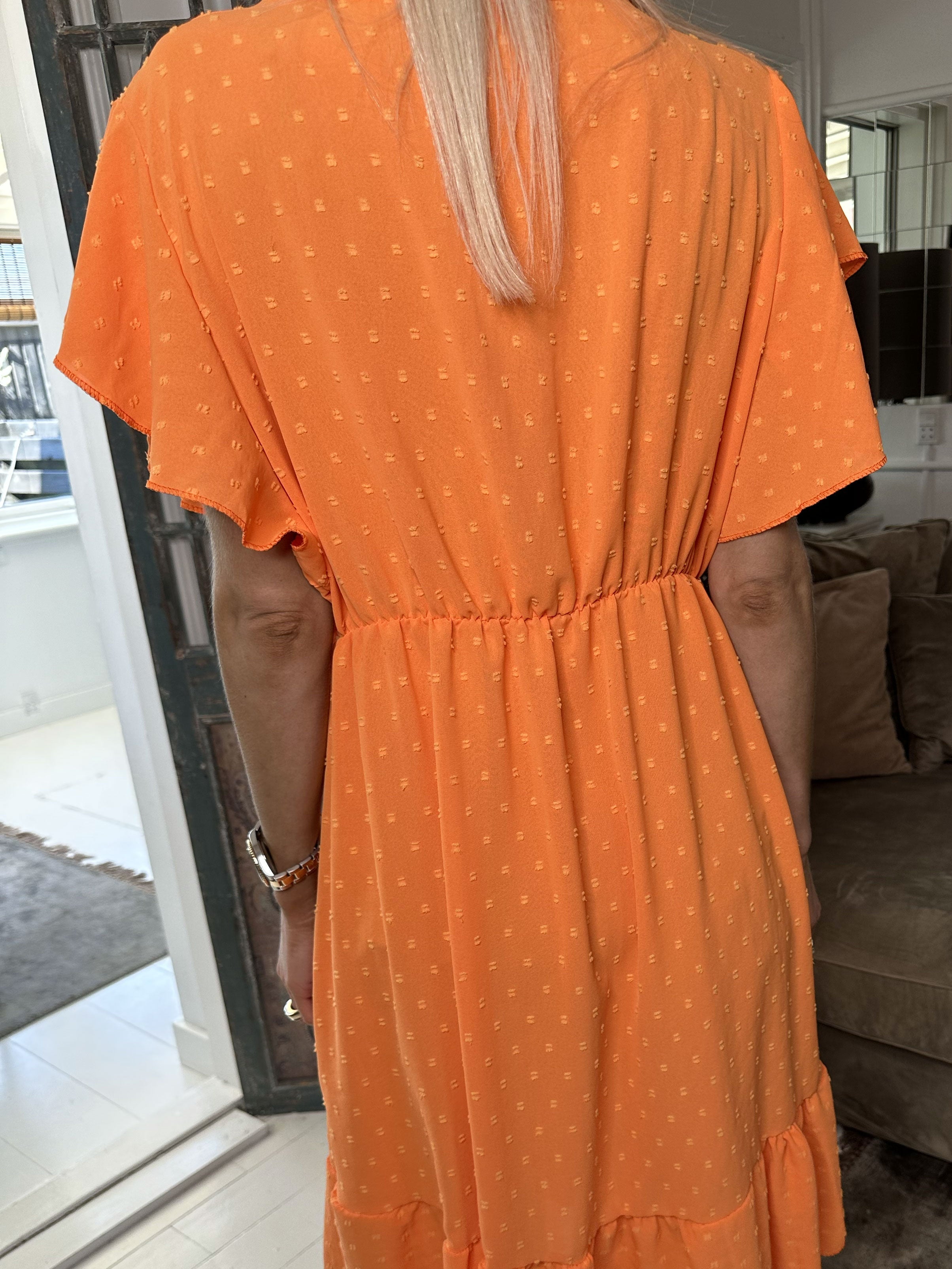 Vanilla - Sommarklänning med prickiga detaljer och volangärmar