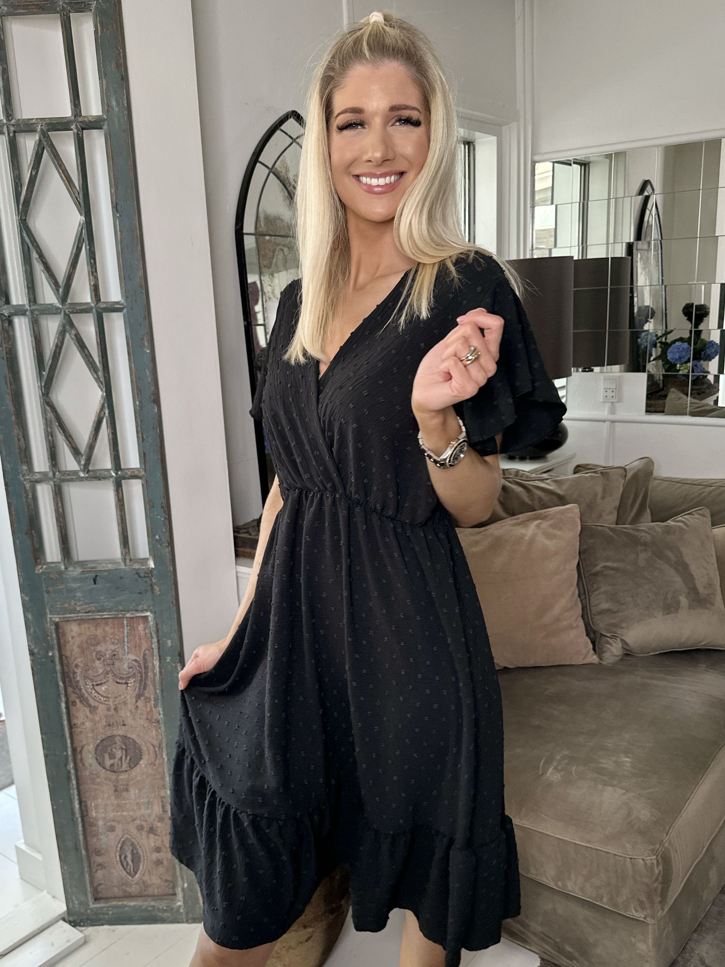 Vanilla - Sommarklänning med prickiga detaljer och volangärmar