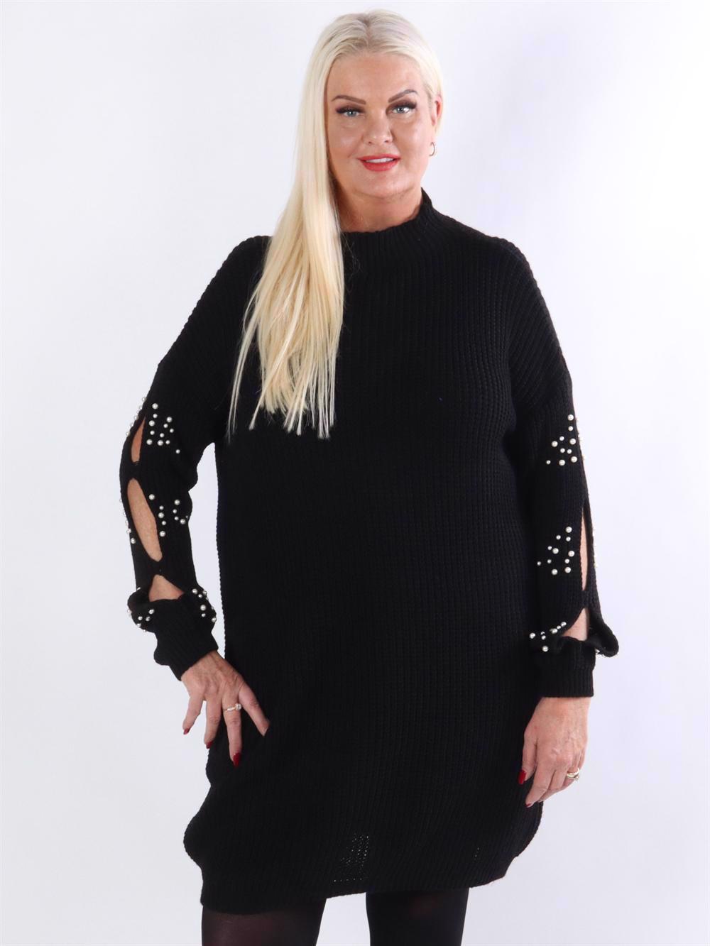 Vega - Stickad klänning med vita pärlor och spetsmönster